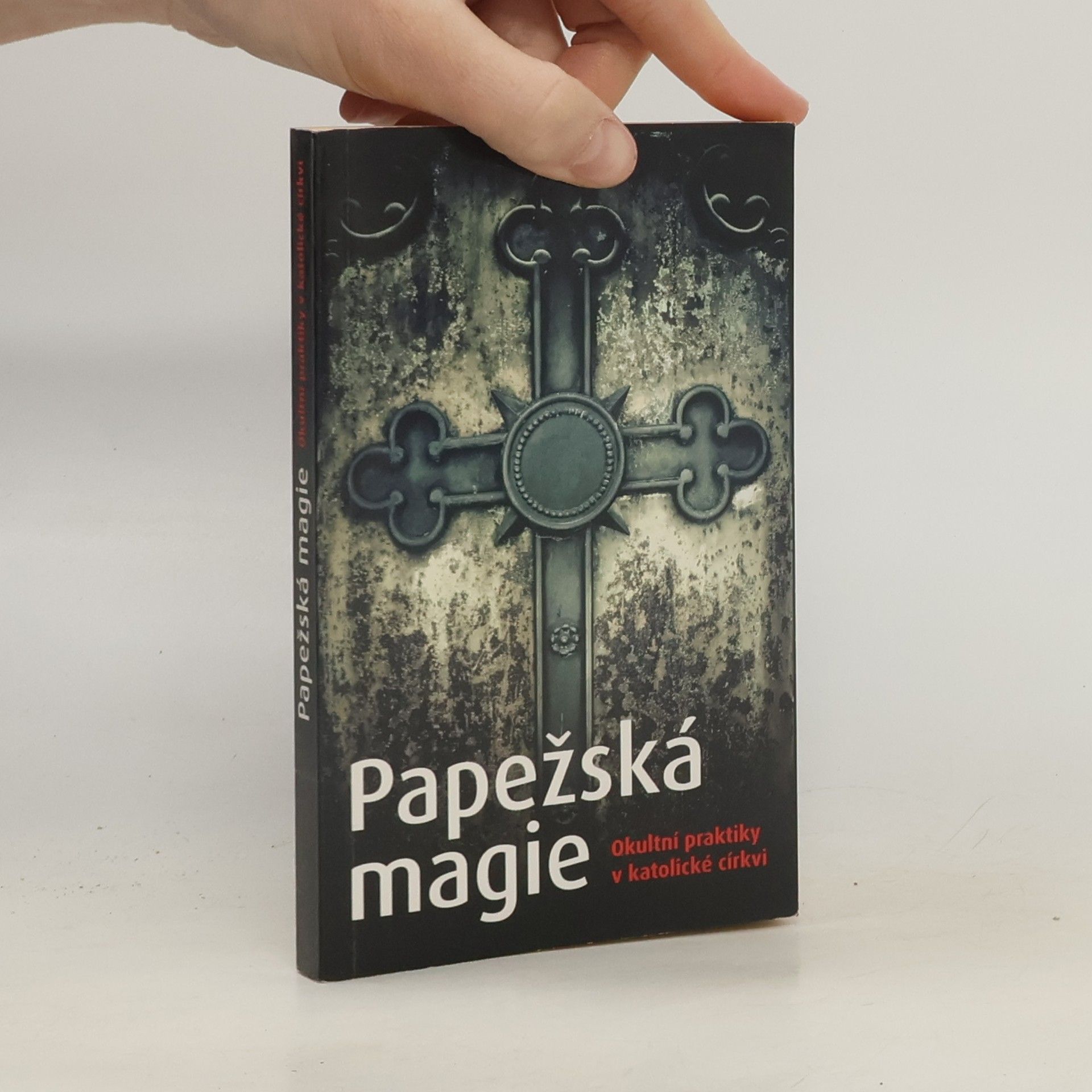 Simon Papežská magie. Okultní praktiky v katolické církvi.