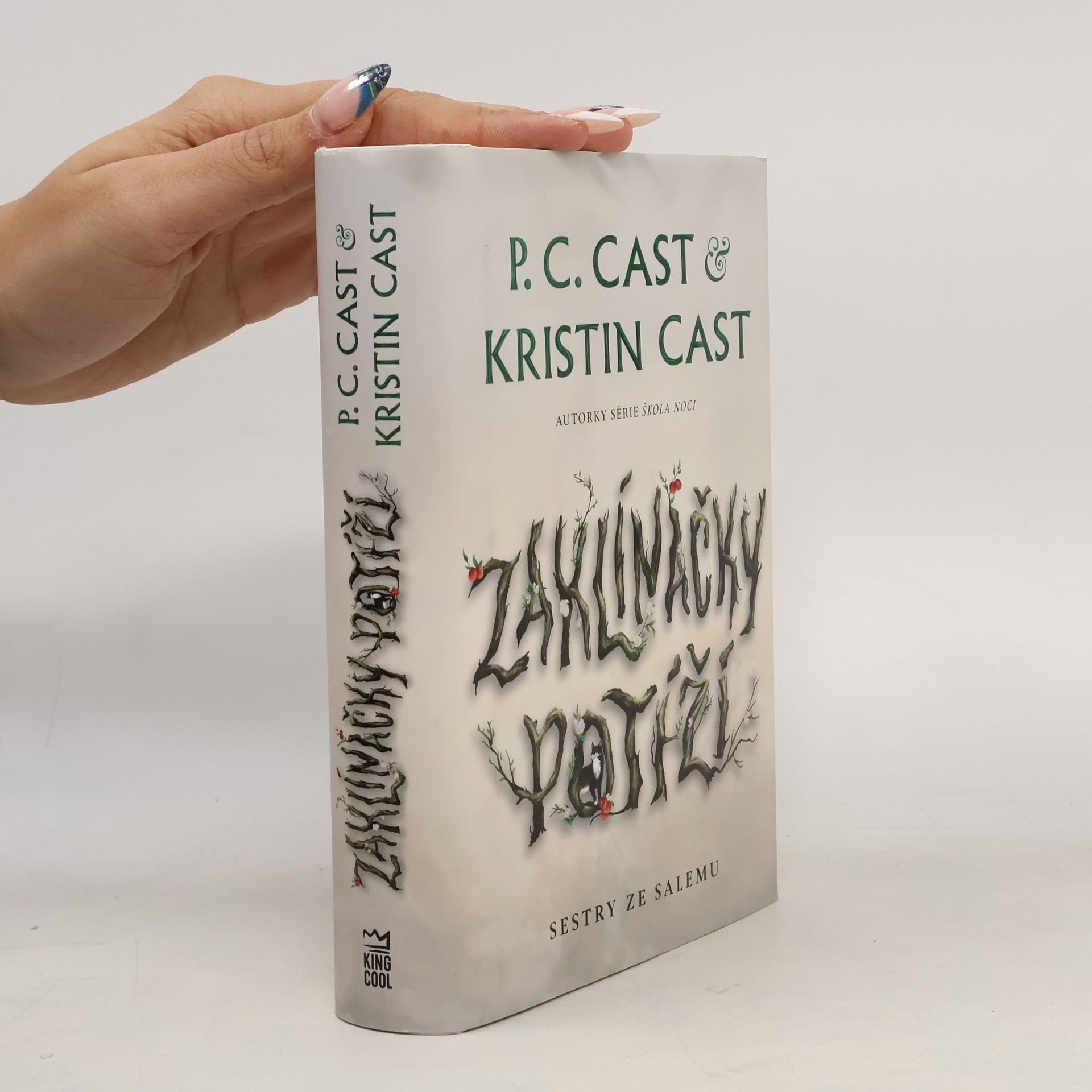 Phyllis Christine Cast Sestry ze Salemu. Zaklínačky potíží