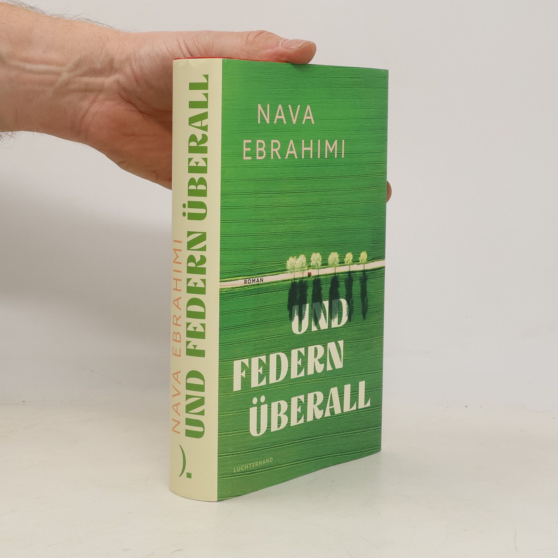Nava Ebrahimi Und Federn überall