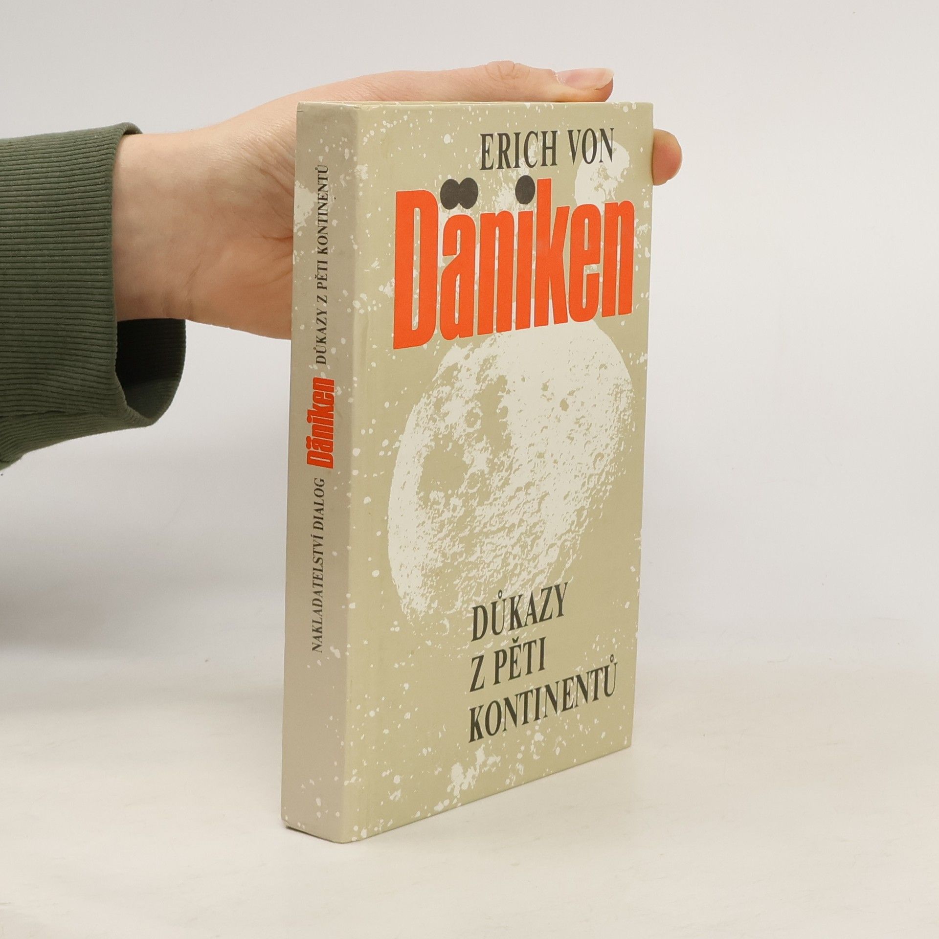 Erich von Däniken Důkazy z pěti kontinentů