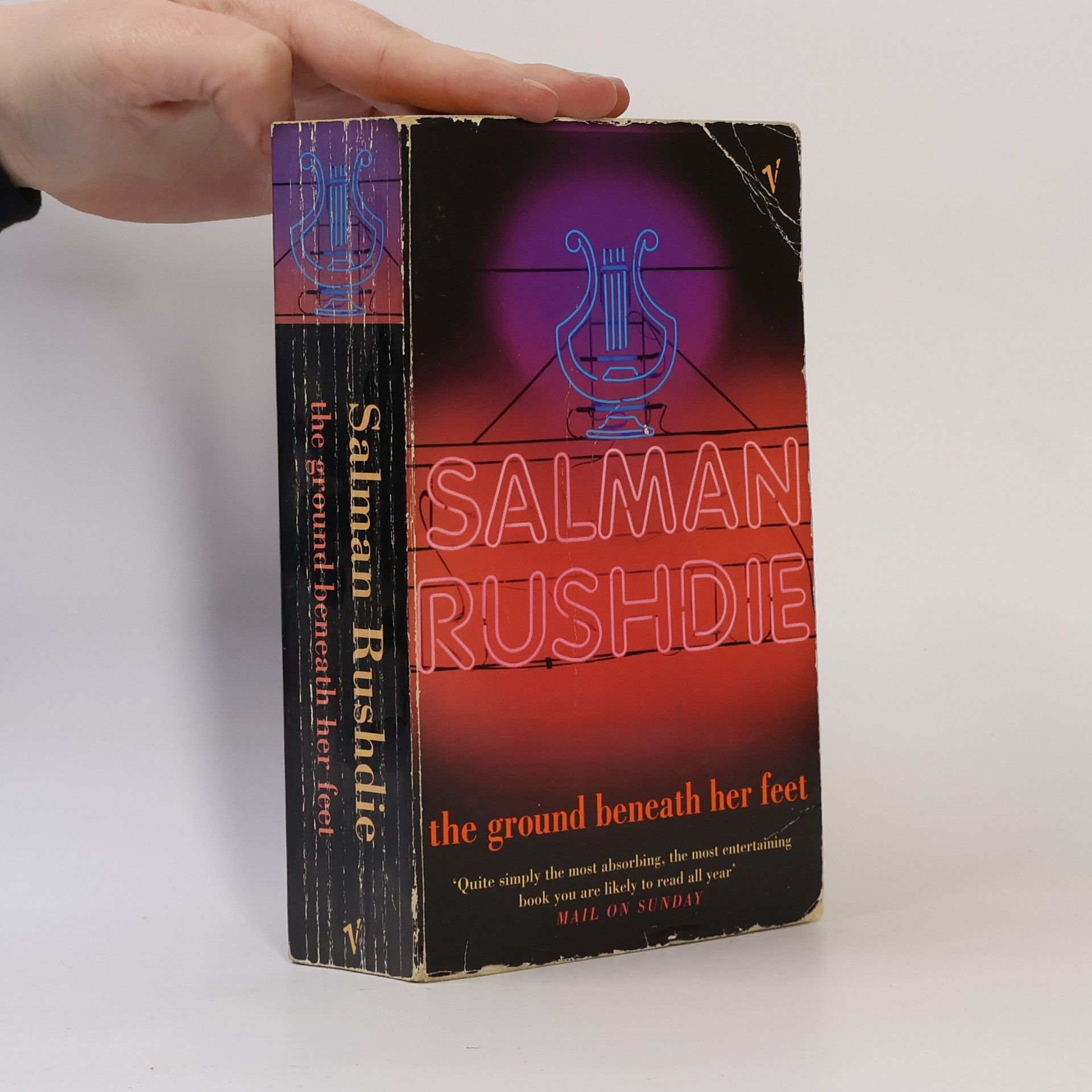 Salman Rushdie The ground beneath her feet: A novel