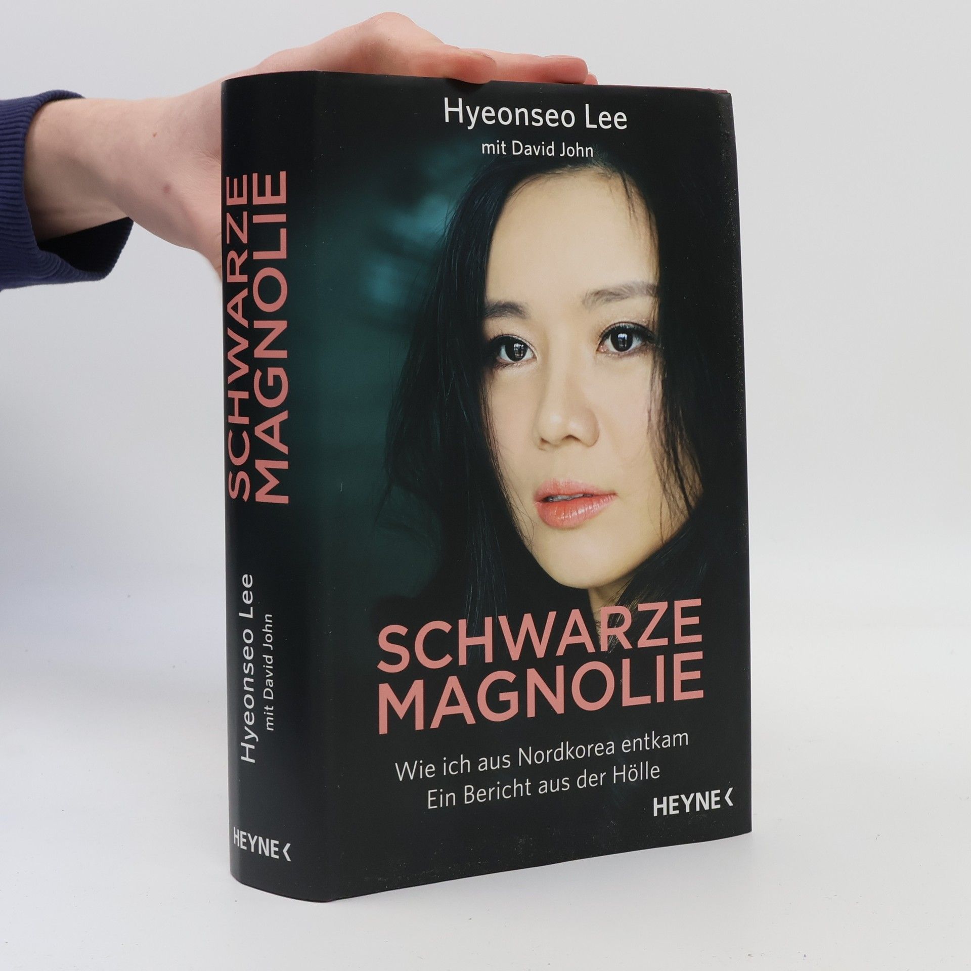 Hyeonseo Lee Schwarze Magnolie