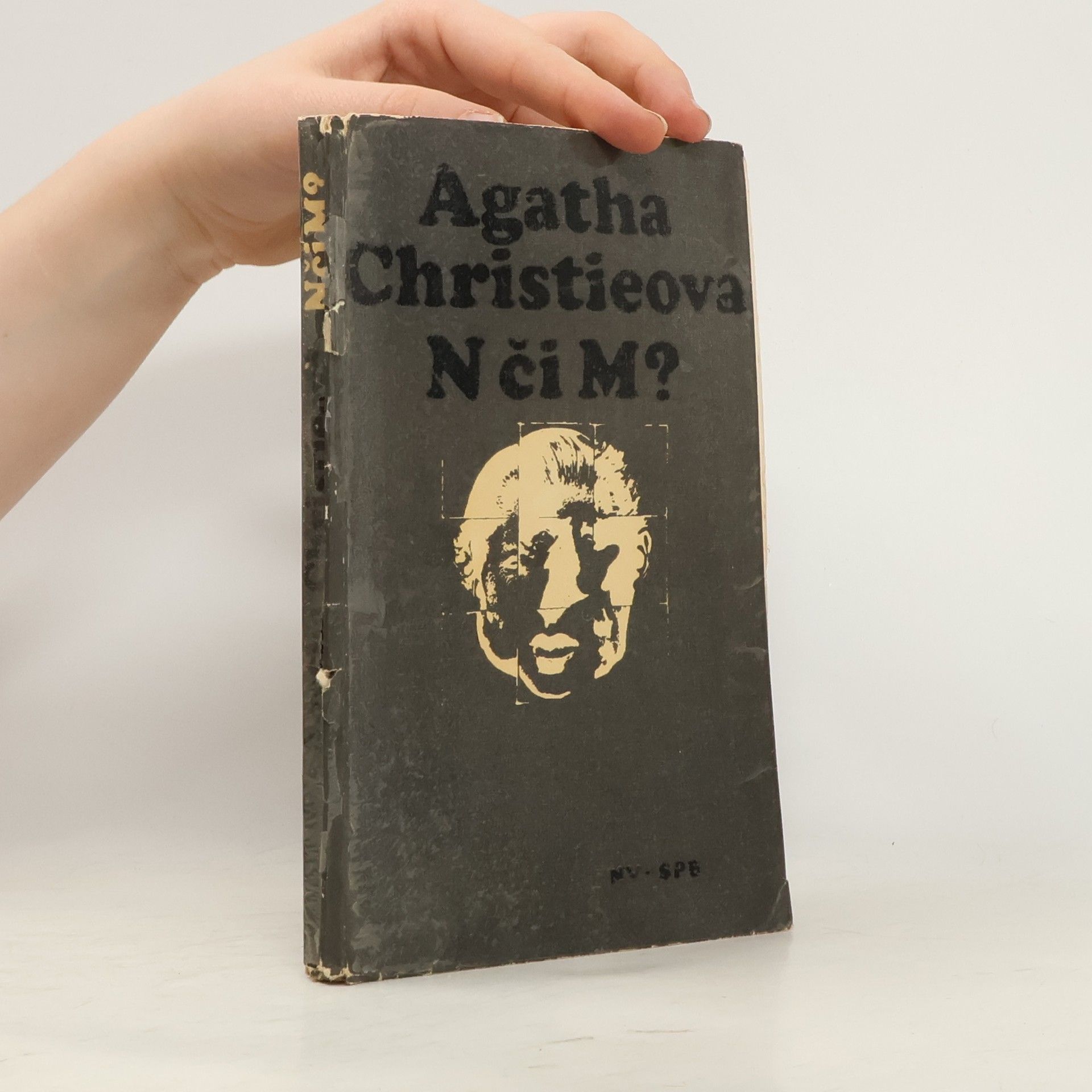 Agatha Christie N či M?