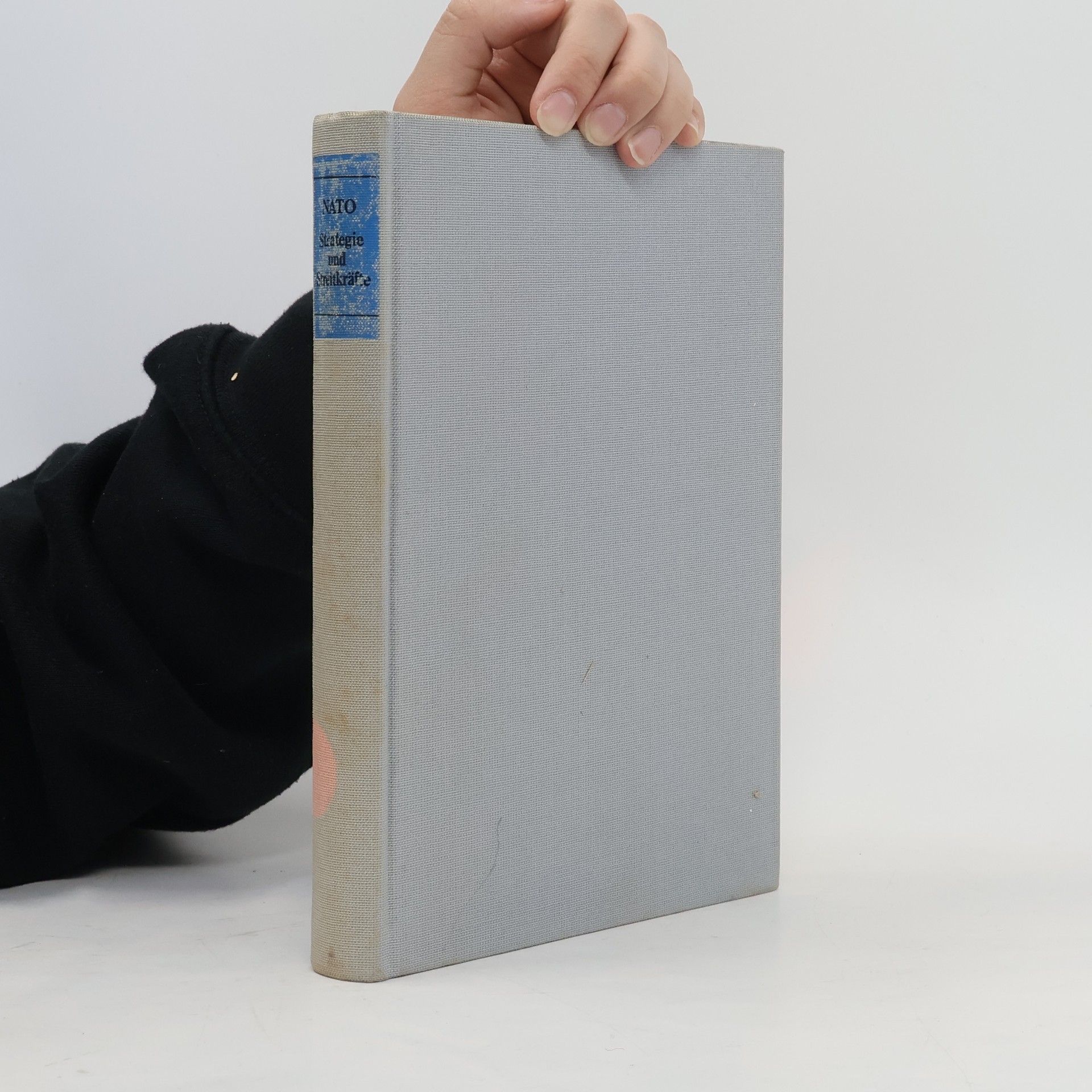 Albrecht Charisius NATO. Strategie und Streitkräfte