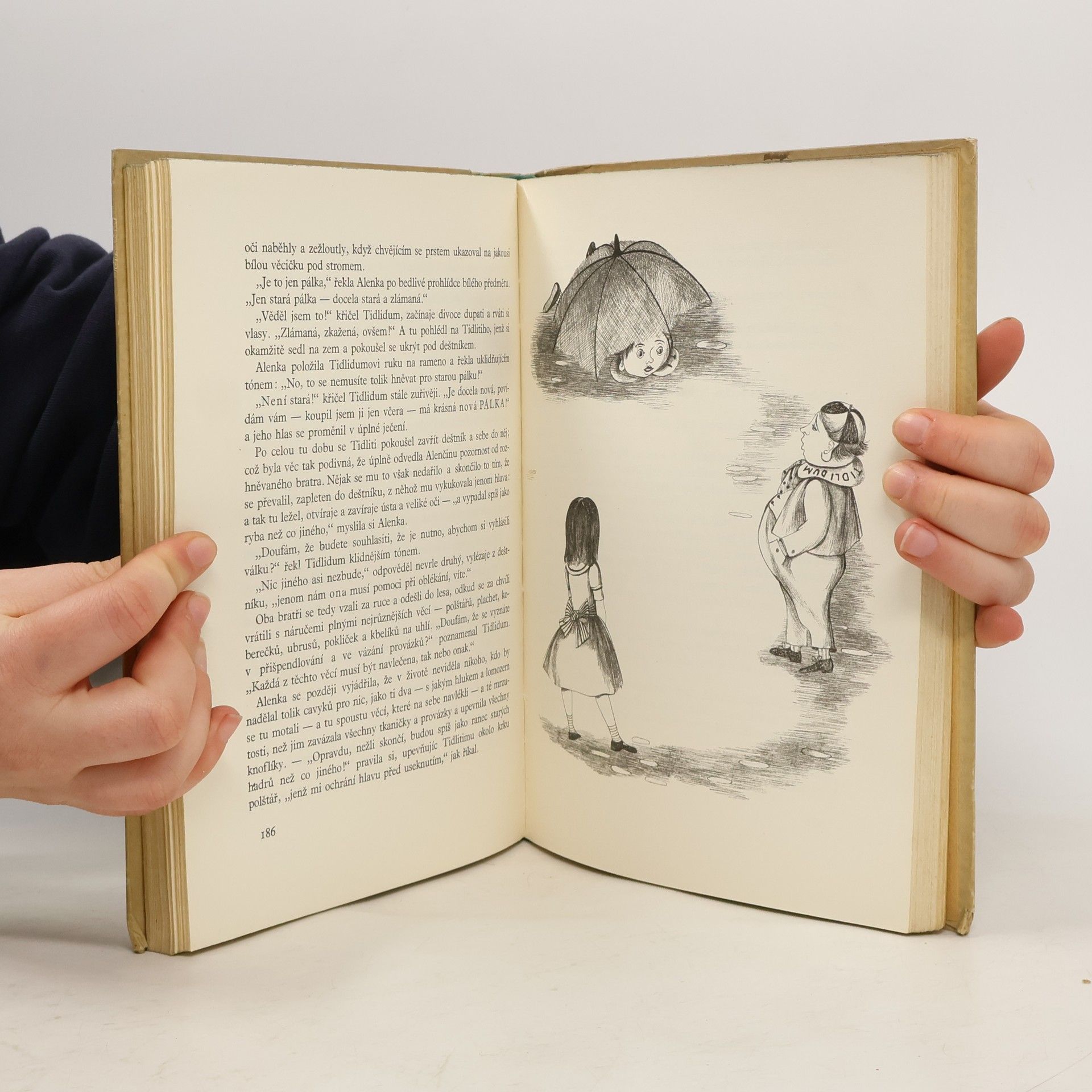 Lewis Carroll Alenčina dobrodružství v říši divů a za zrcadlem