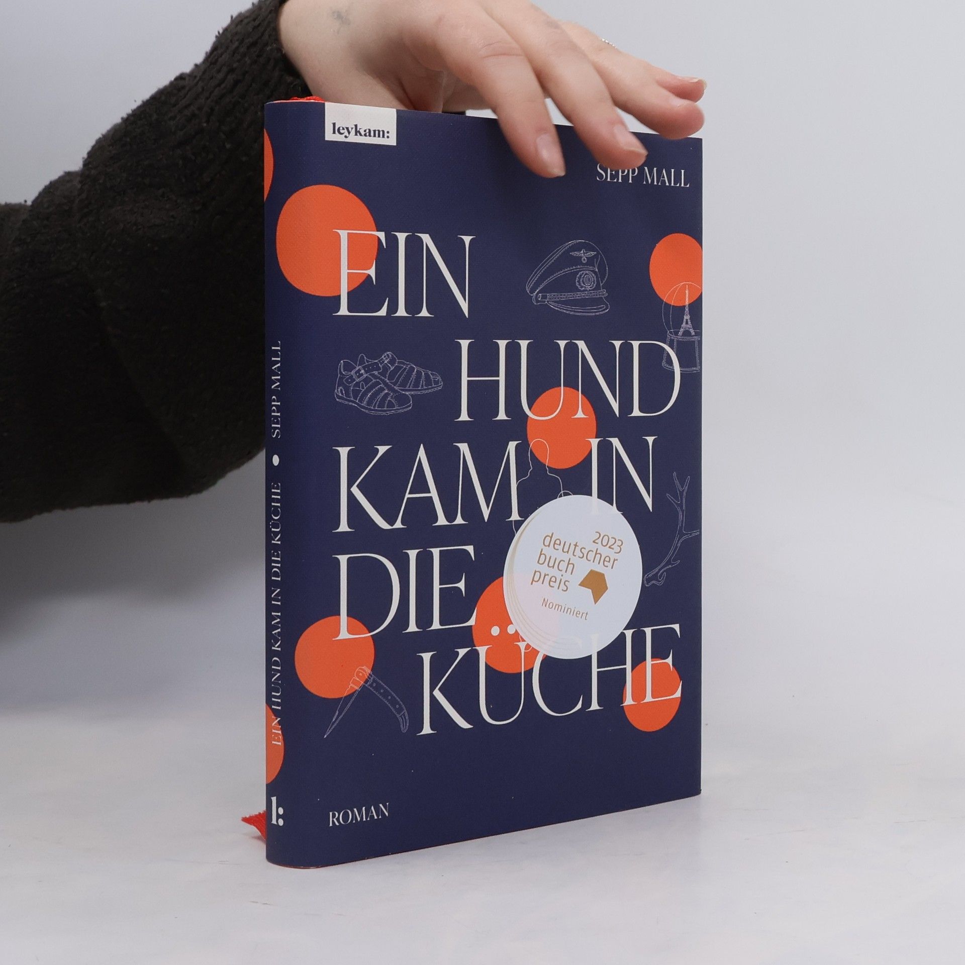 Sepp Mall Ein Hund kam in die Küche