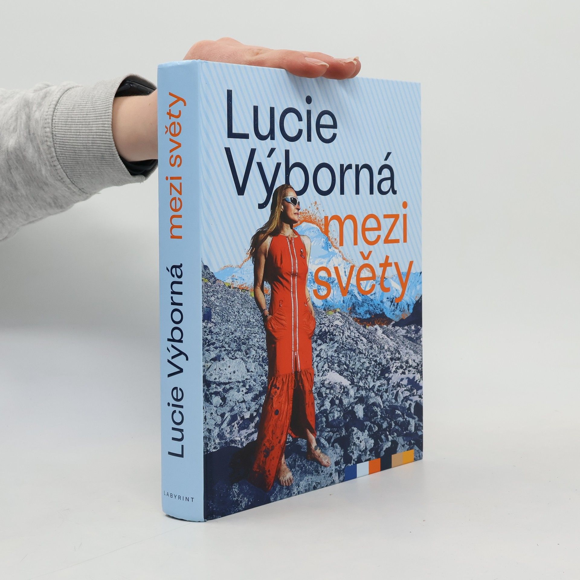 Lucie Výborná Mezi světy