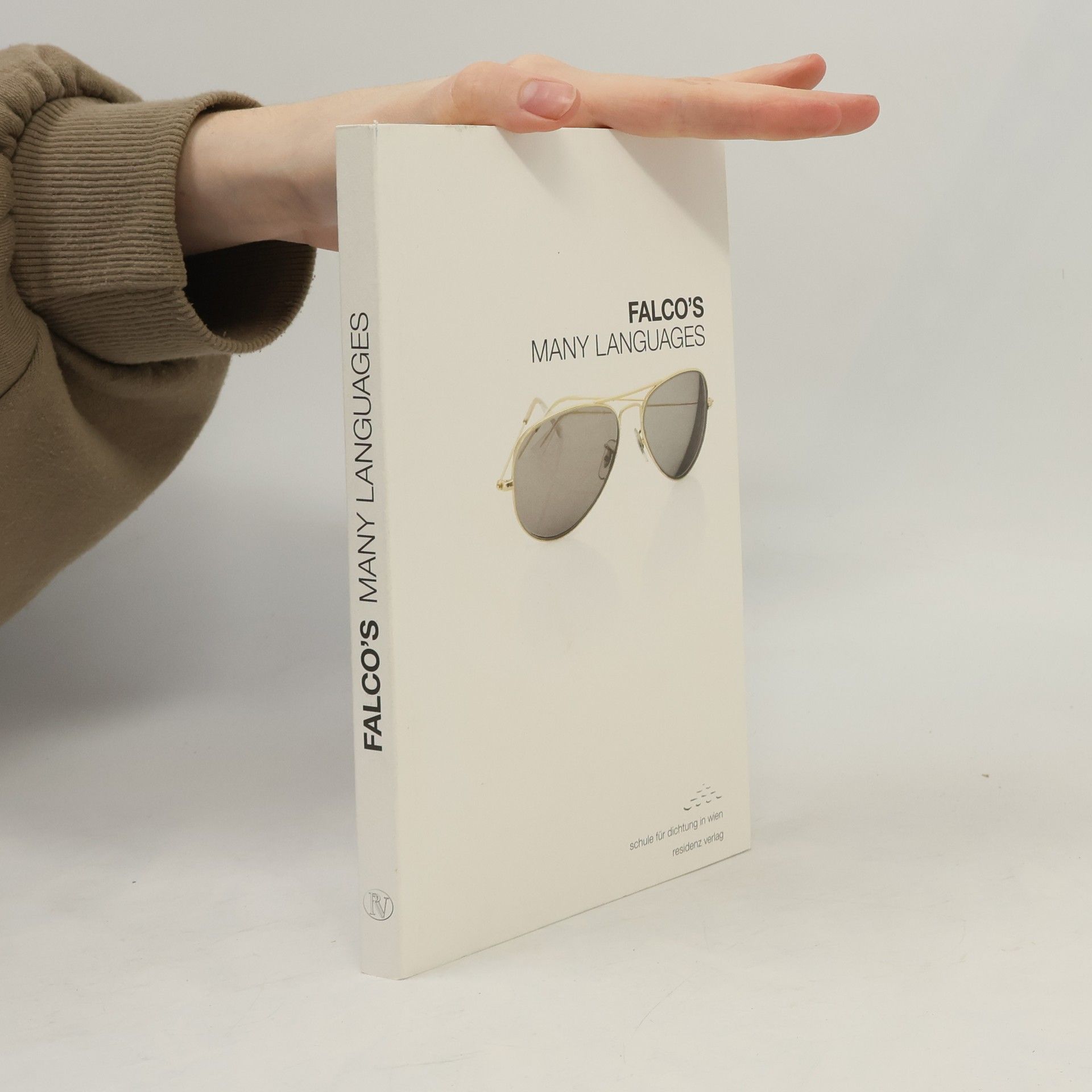 Christian Ide Hintze Falcoś many languages