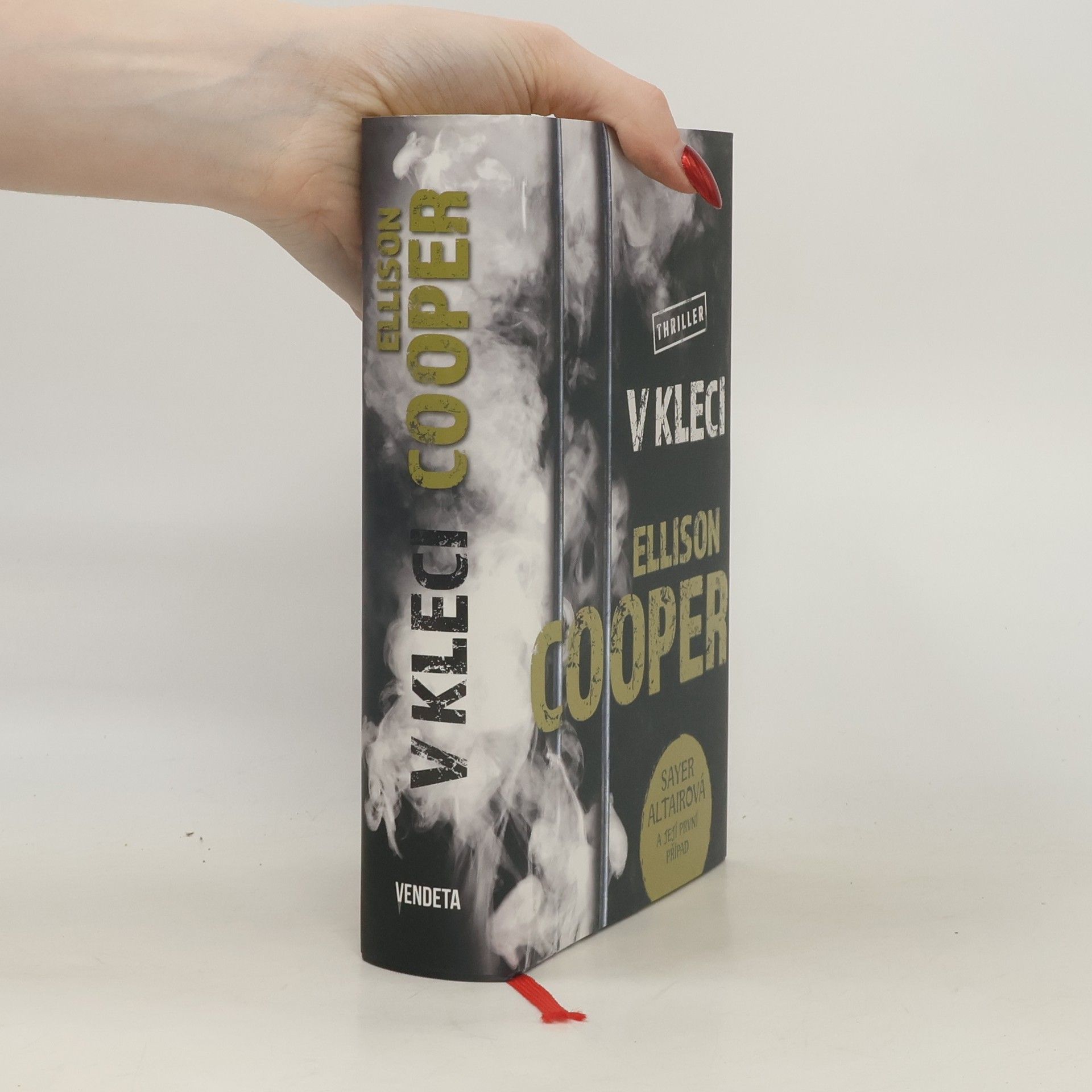 Ellison Cooper V kleci
