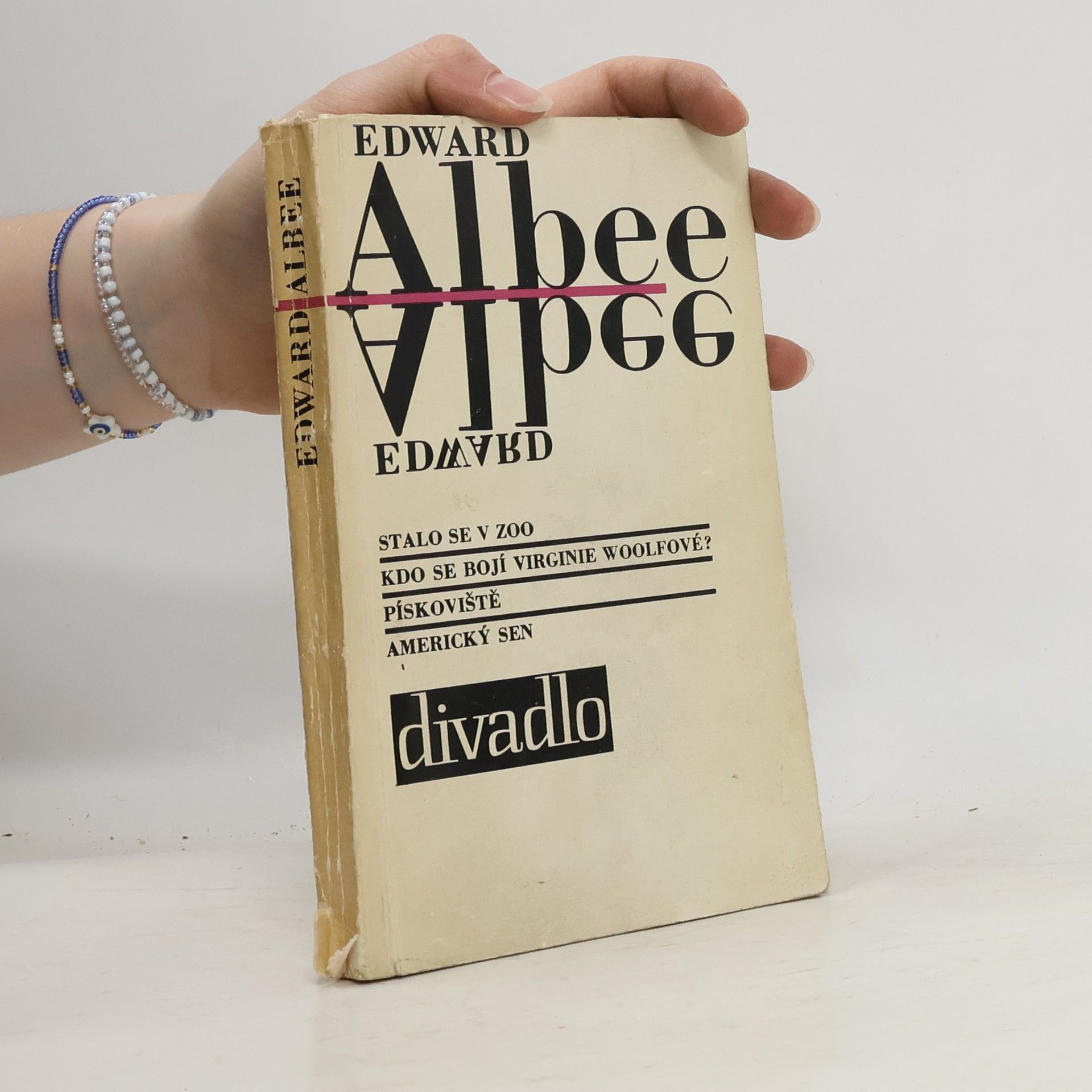 Edward Albee Hry: Stalo se v zoo. Kdo se bojí Virginie Woolfové? Pískoviště. Americký sen