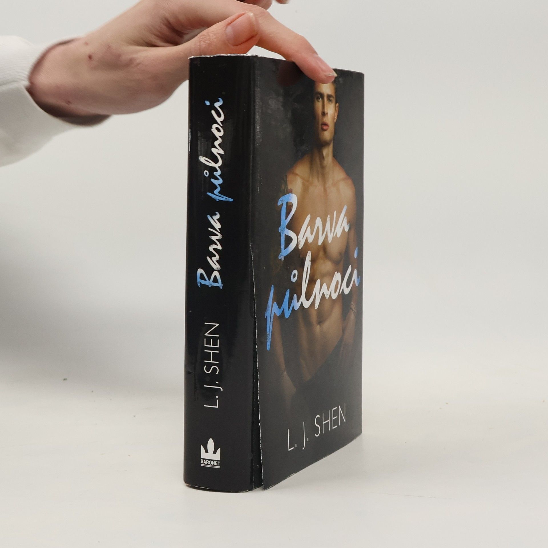 L. J. Shen Barva půlnoci