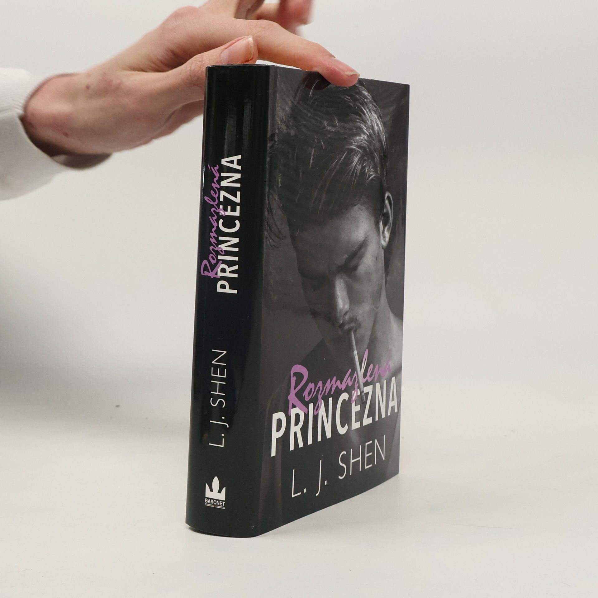 L. J. Shen Rozmazlená princezna