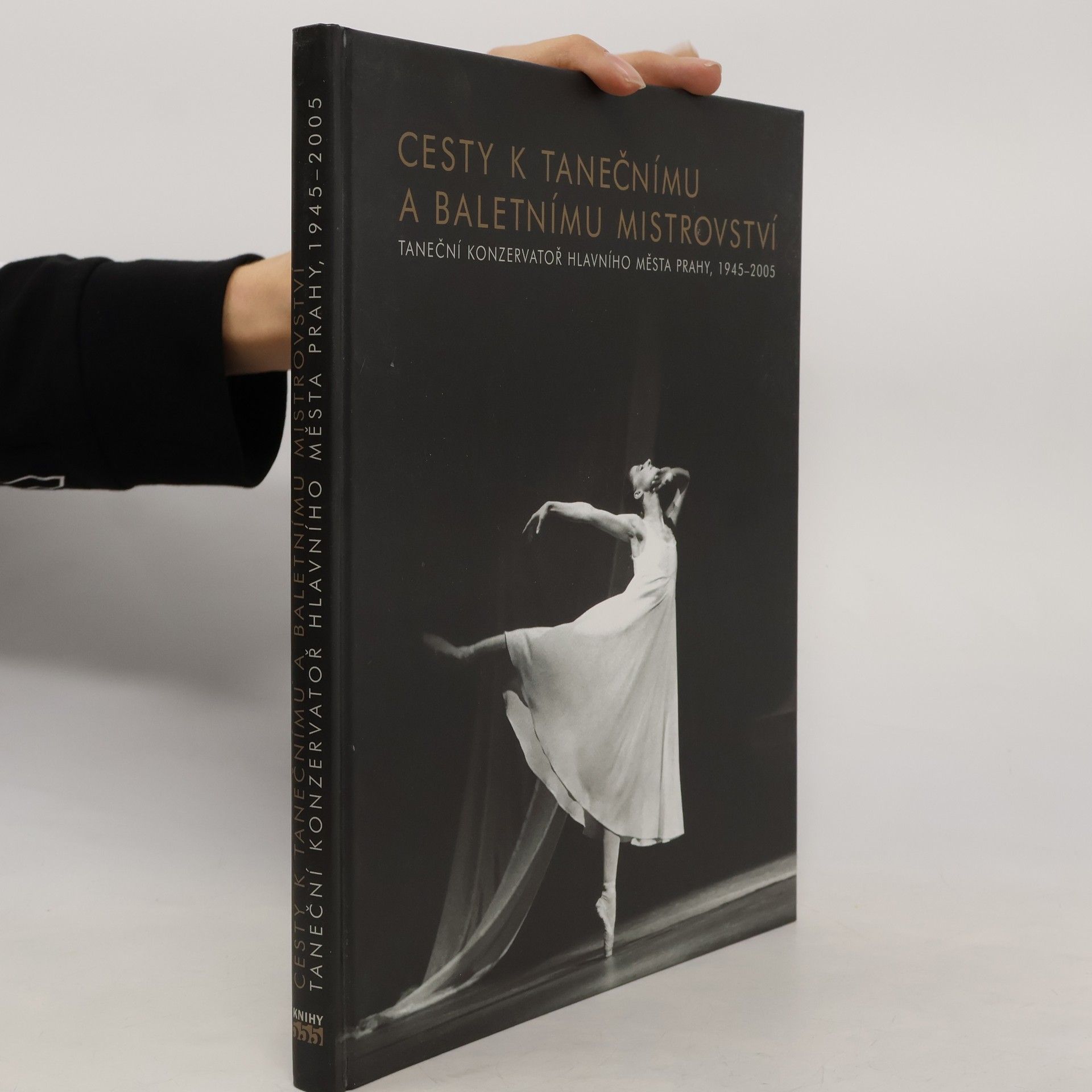 Cesty k tanečnímu a baletnímu mistrovství : Taneční konzervatoř hlavního města Prahy, 1945-2005