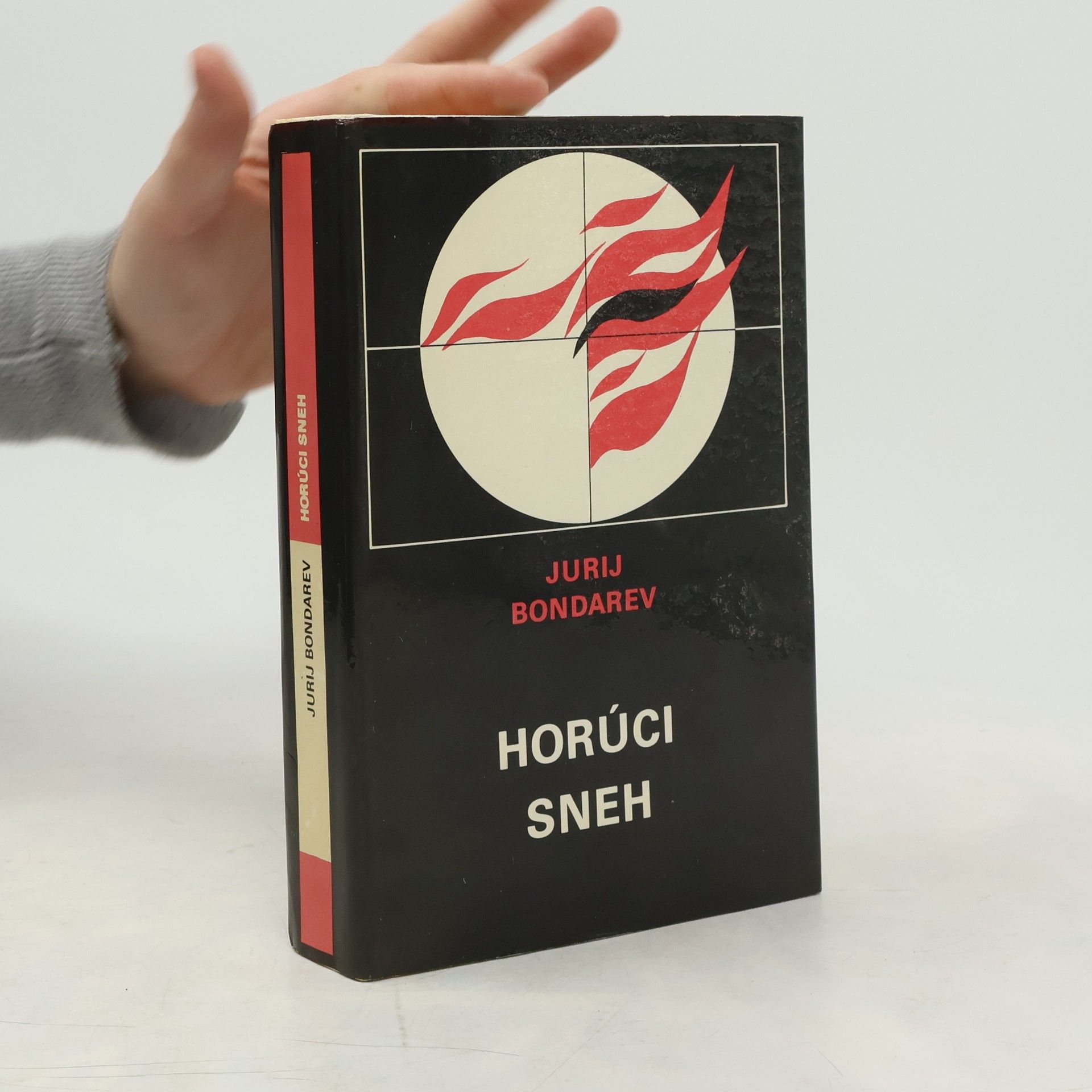 Jurij Vasil‘jevič Bondarev Horúci sneh