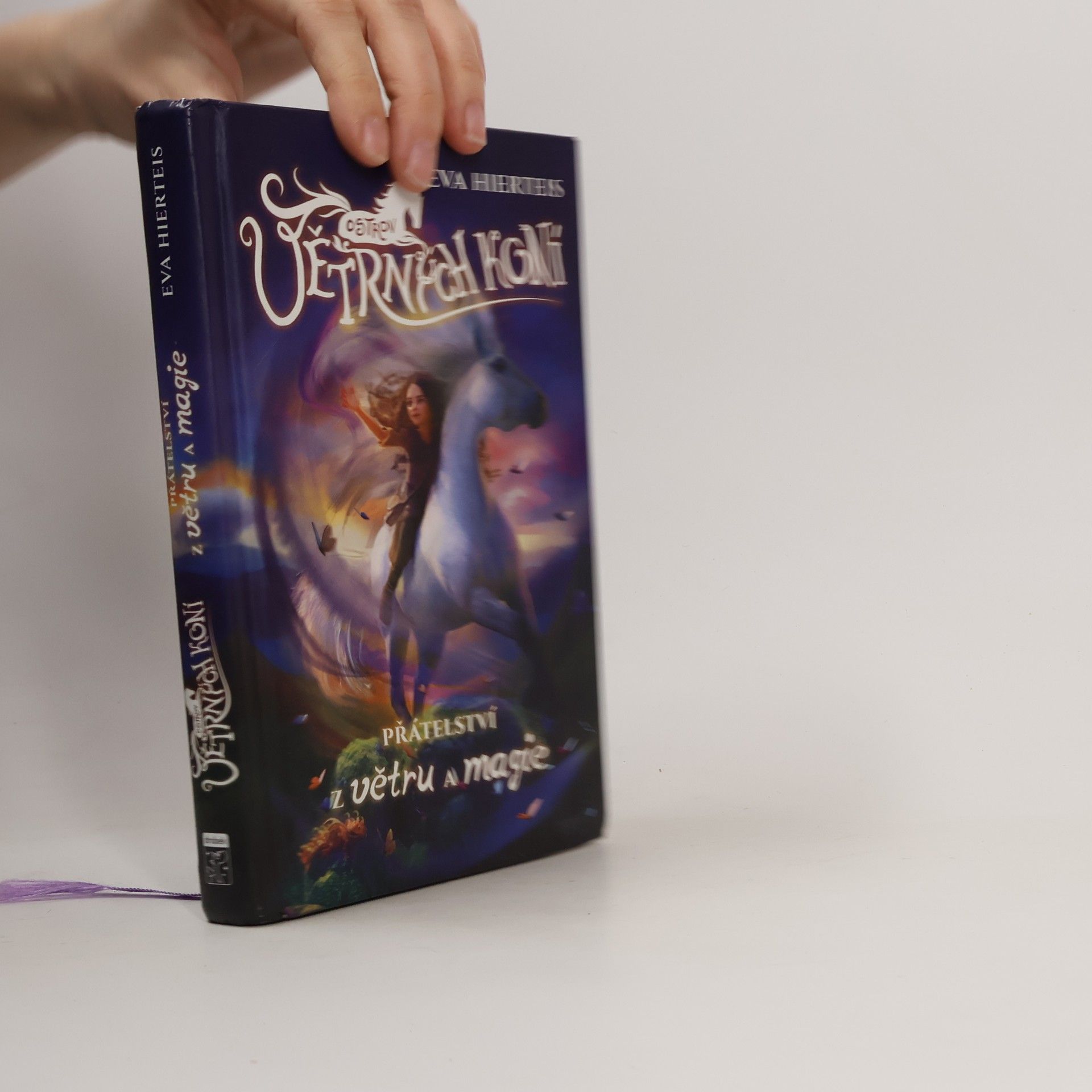 Eva Hierteis Ostrov větrných koní : přátelství z větru a magie