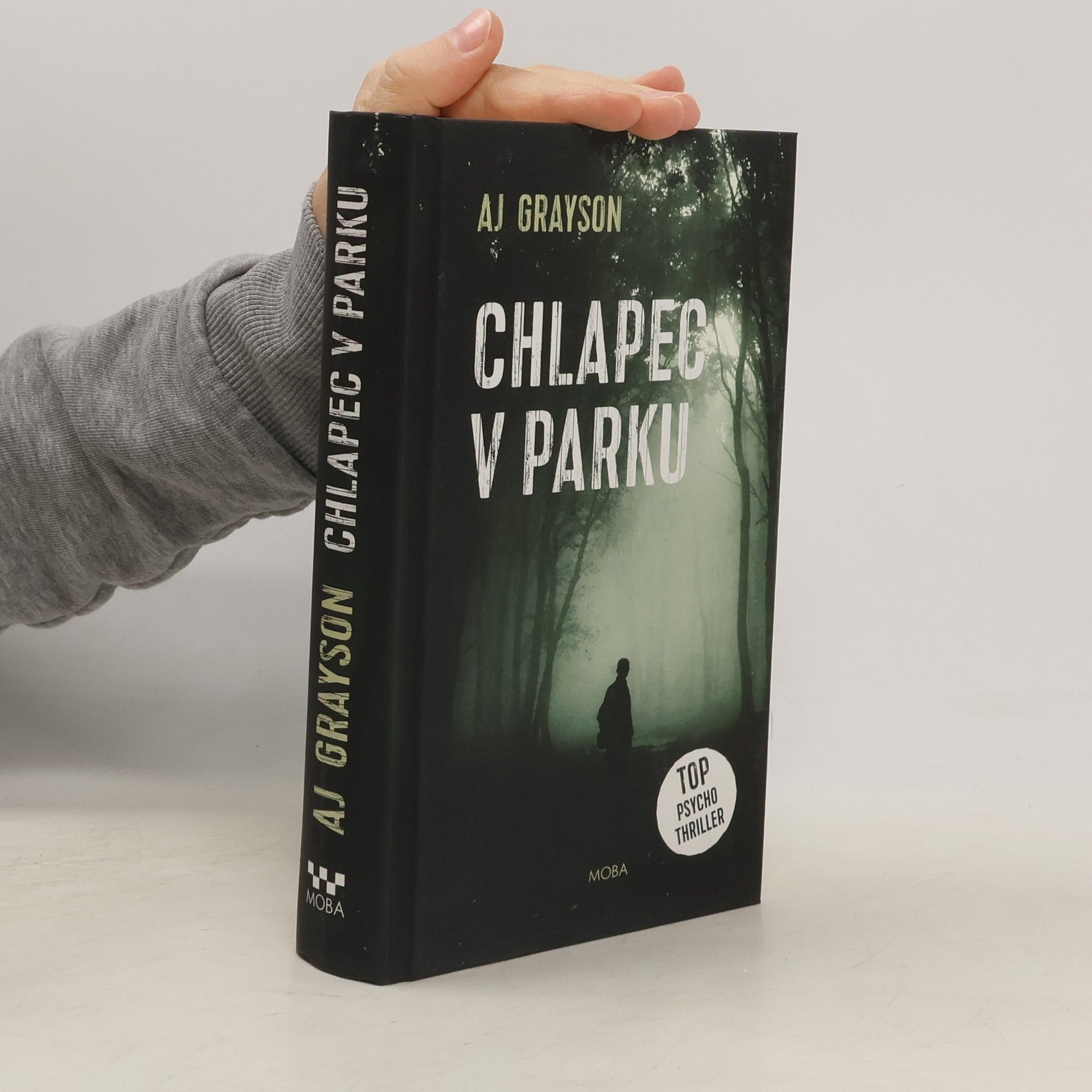 A. J. Grayson Chlapec v parku