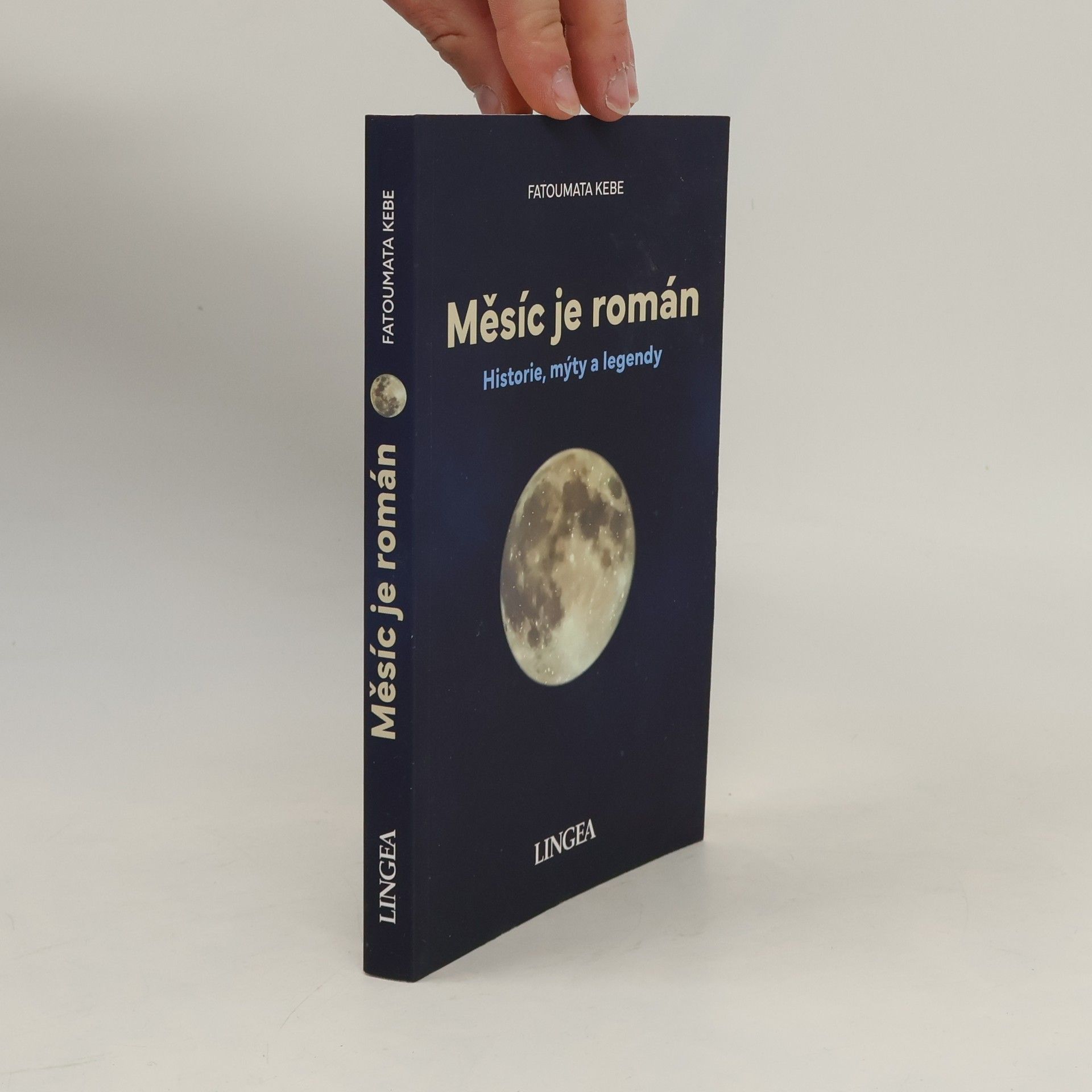 Fatoumata Kebe Měsíc je román