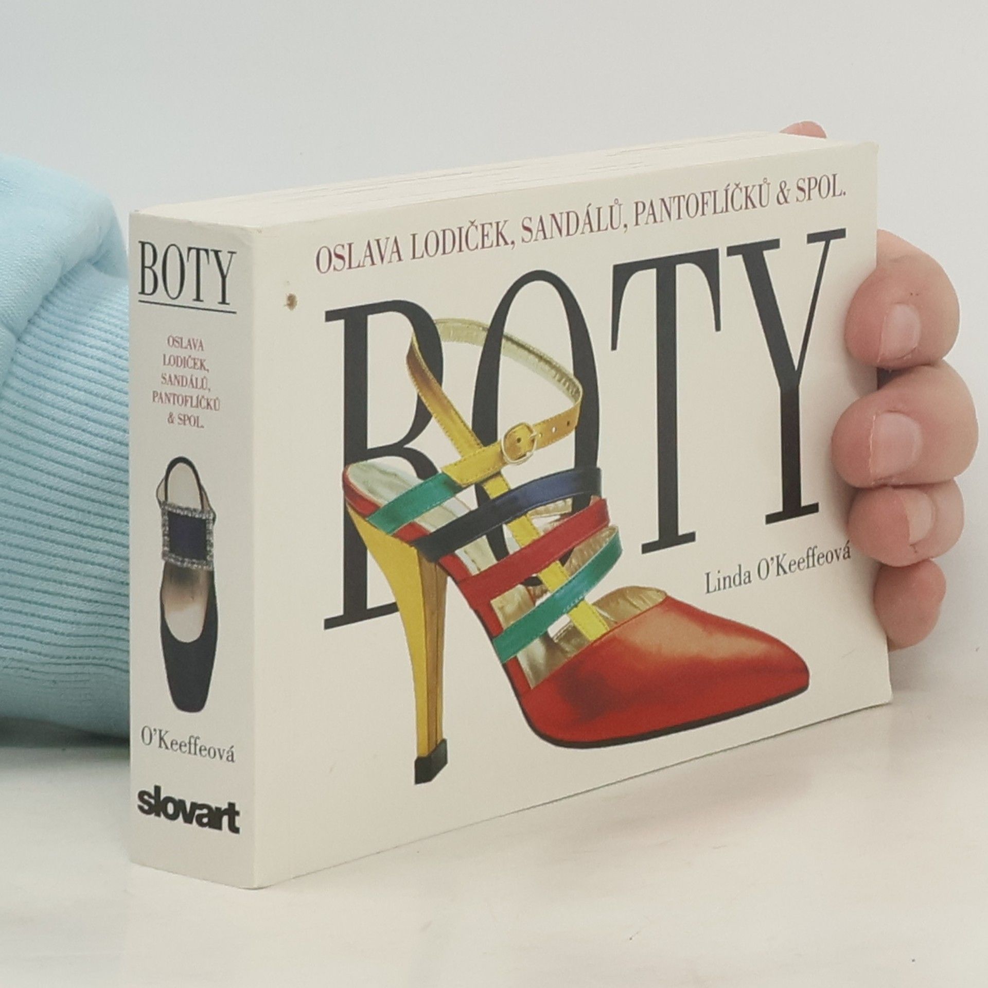 Linda O. Keefe Boty. Oslava lodiček, sandálů, pantoflíčků & spol.