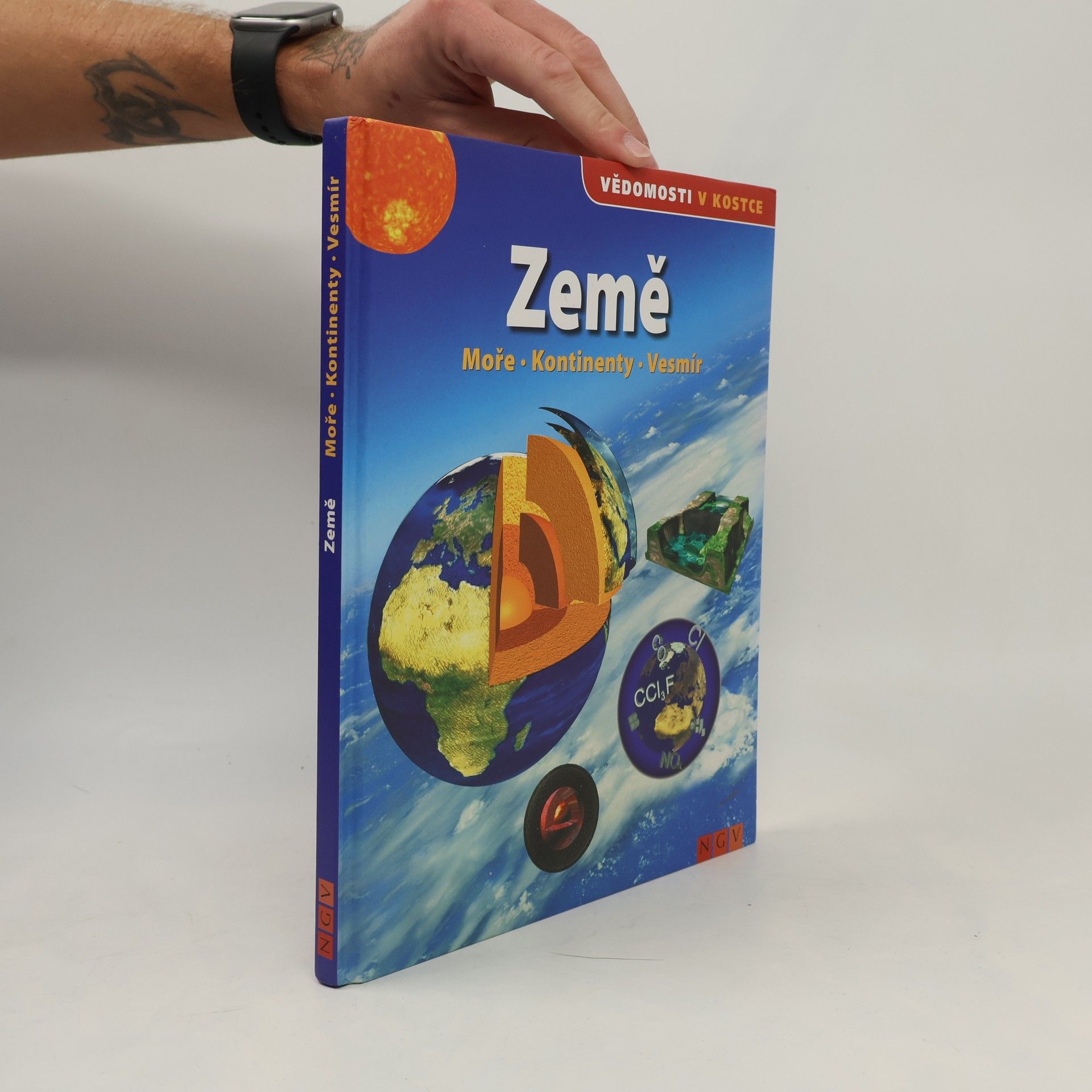 Autores varios Země. Moře, kontinenty, vesmír