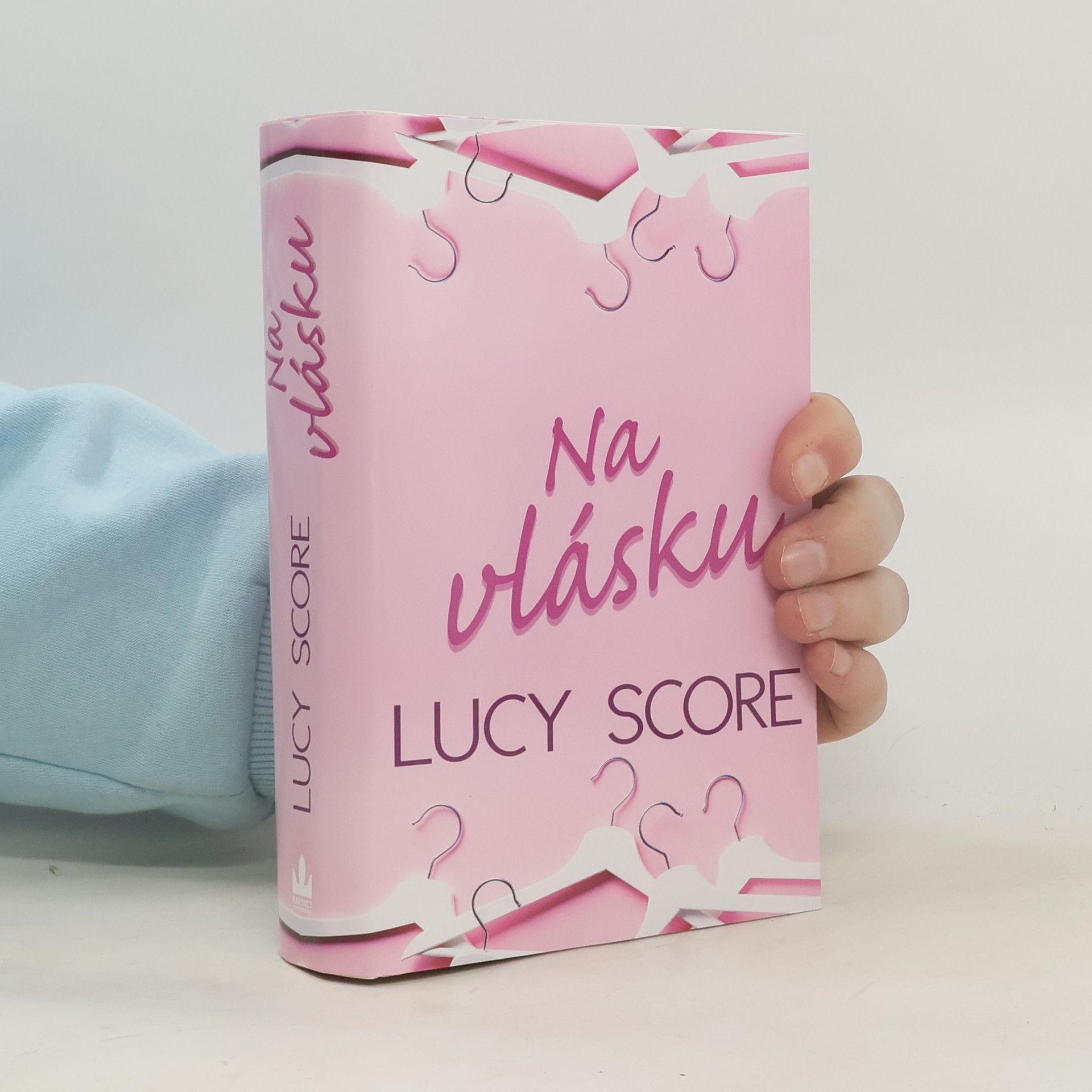 Lucy Score Na vlásku