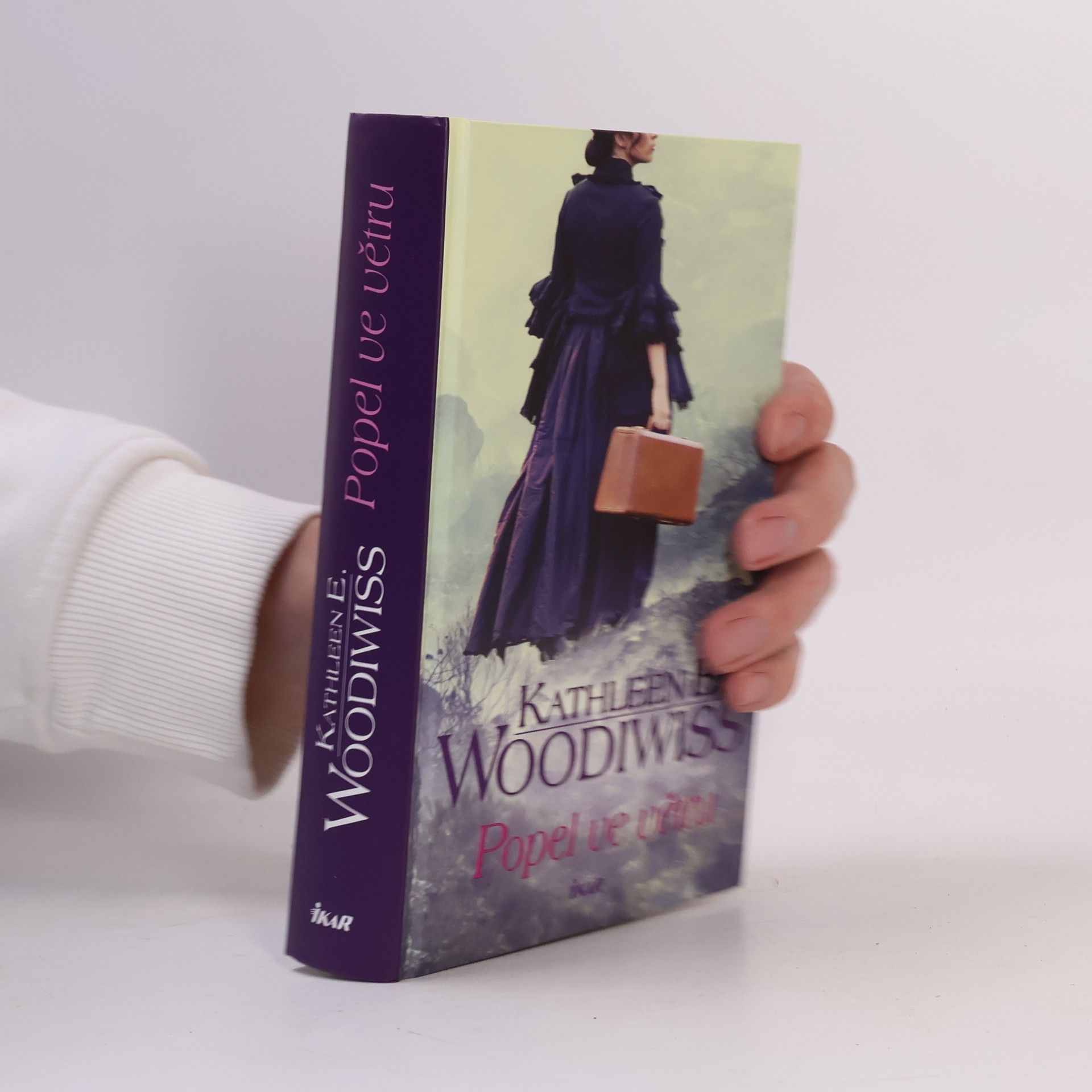 Kathleen E. Woodiwiss Popel ve větru