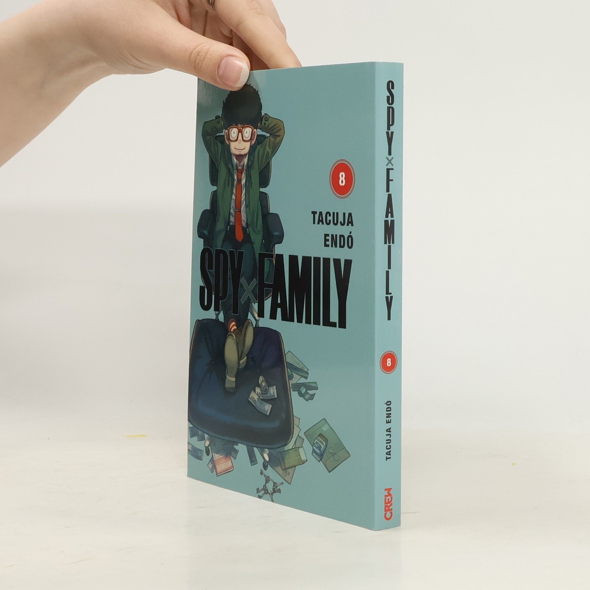 Tacuja Endó Spy x Family. 8