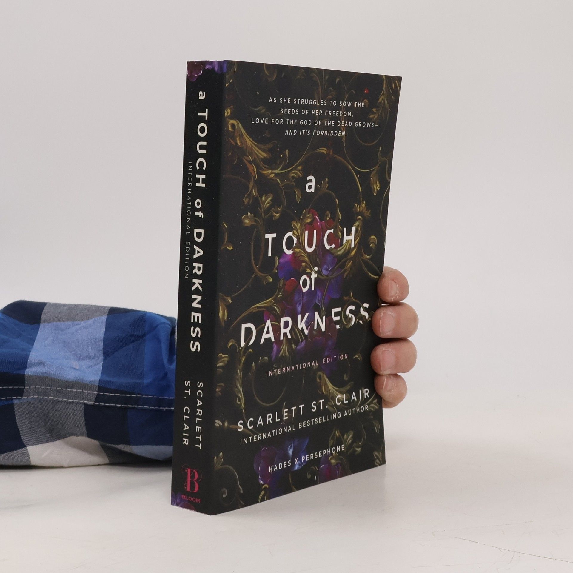 Scarlett St. Clair A Touch of Darkness