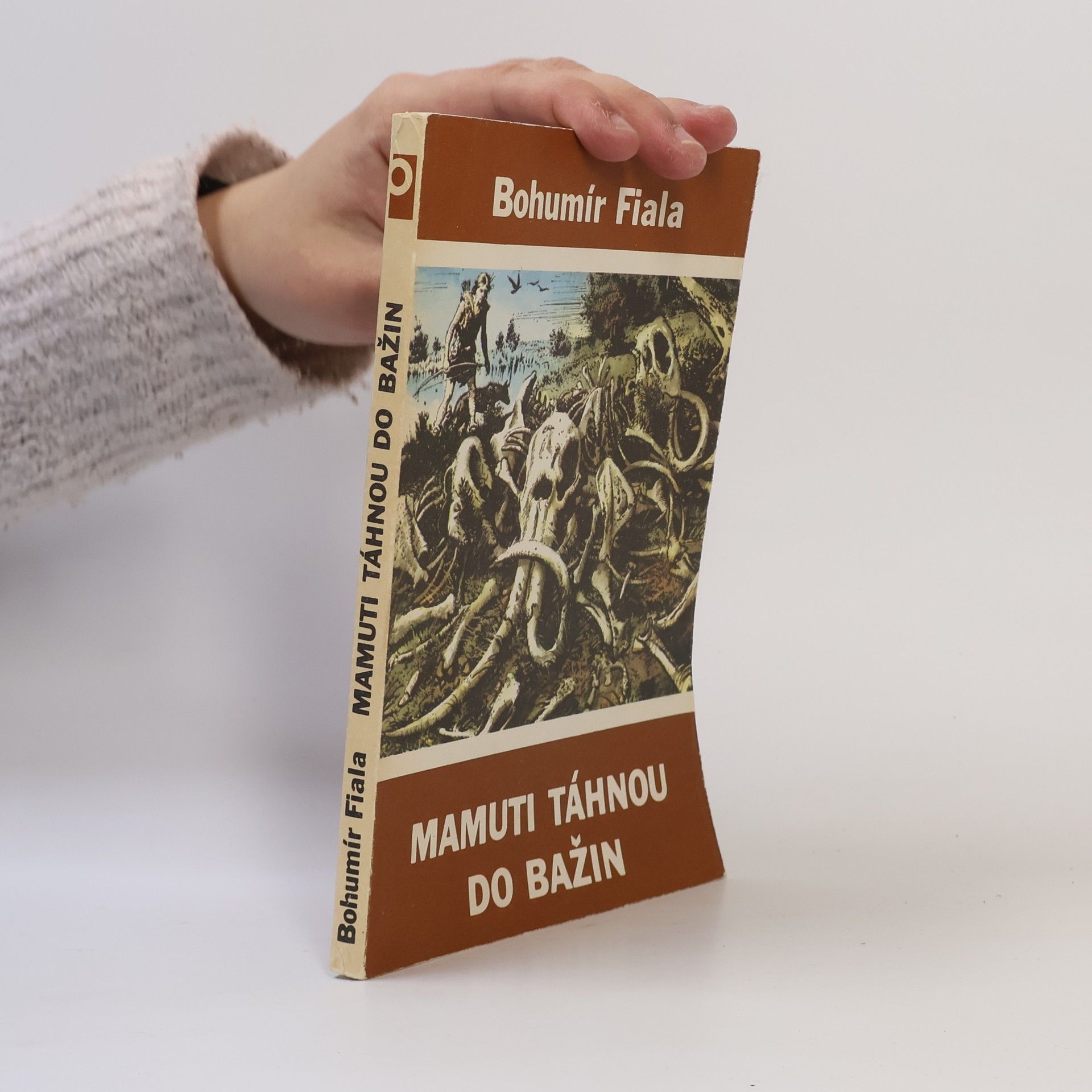 Zdeněk Burian Mamuti táhnou do bažin