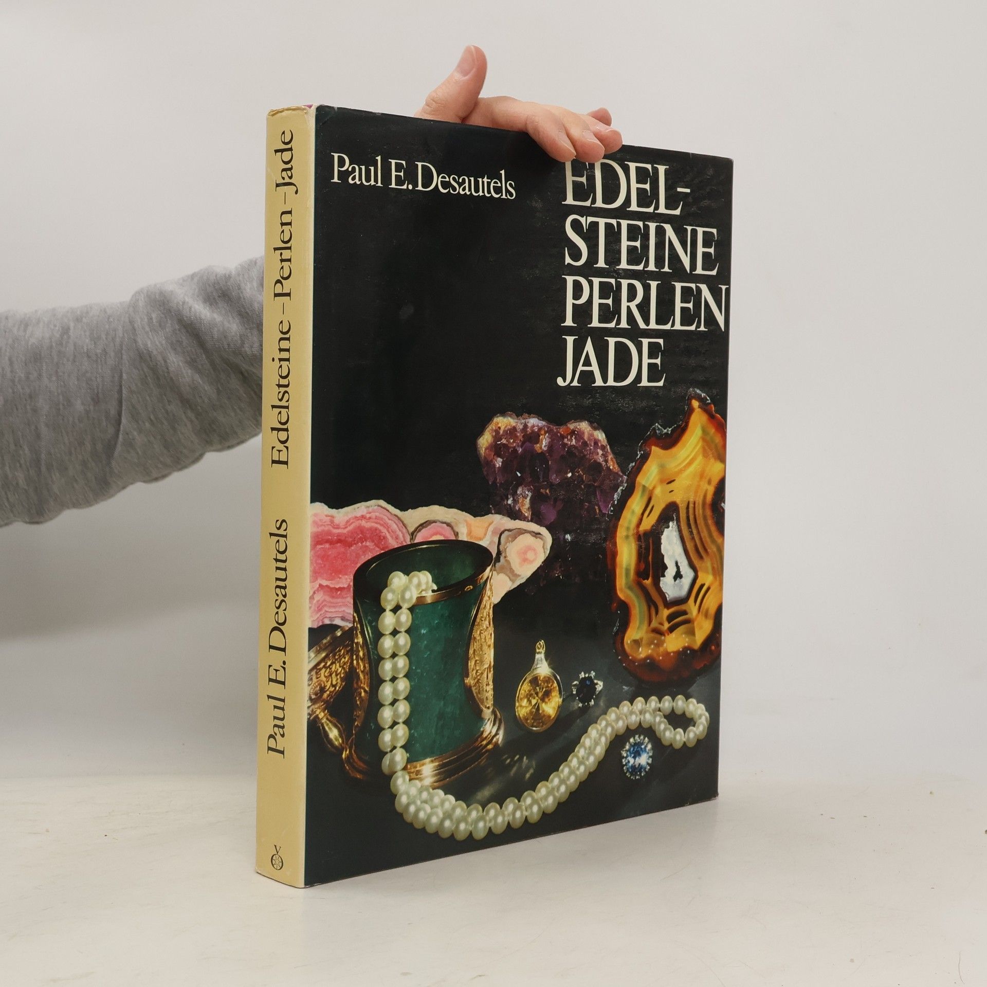 Paul E. Desautels Edelsteine, Perlen, Jade