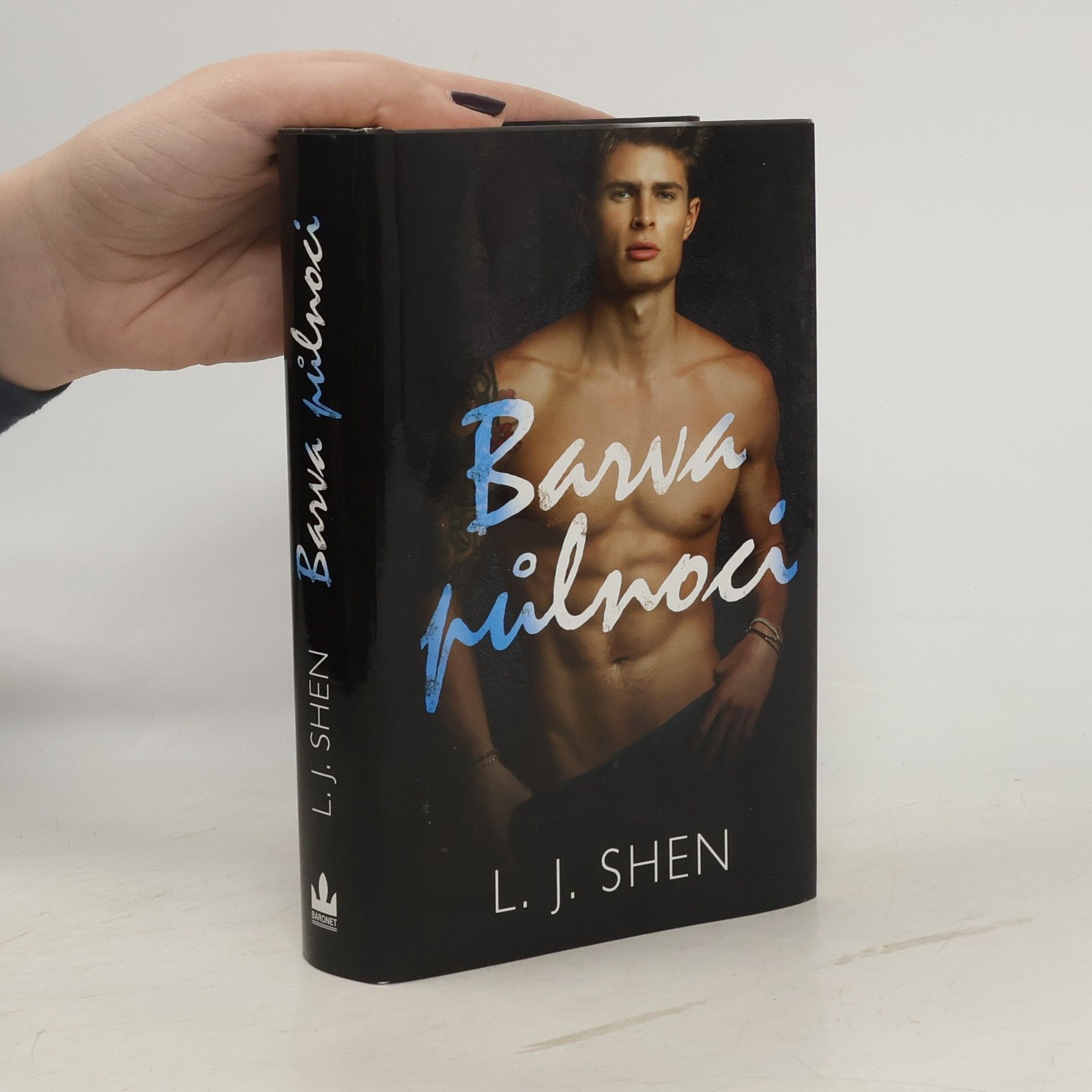 L. J. Shen Barva půlnoci