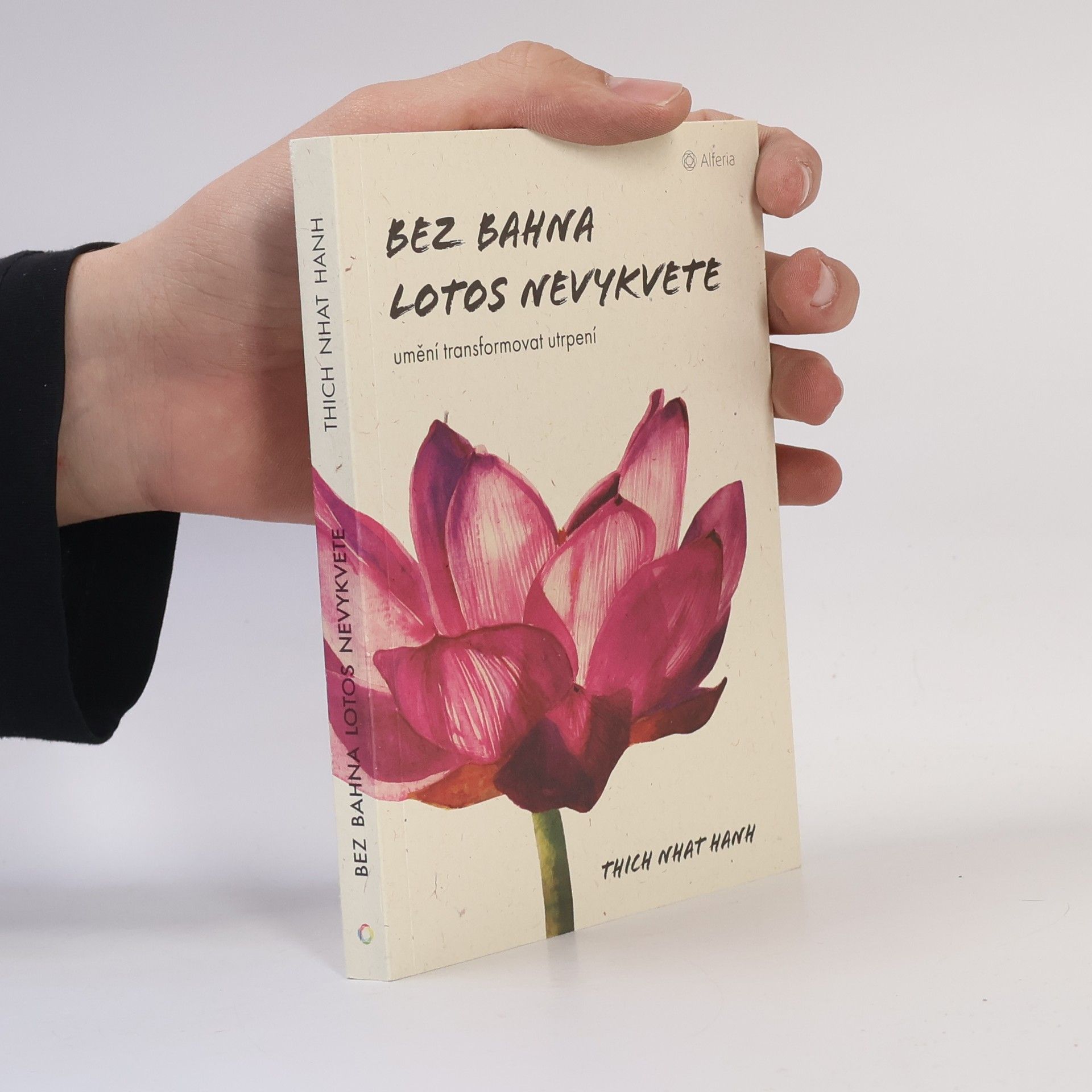 Thich Nhat Hanh Bez bahna lotos nevykvete: Umění transformovat utrpení