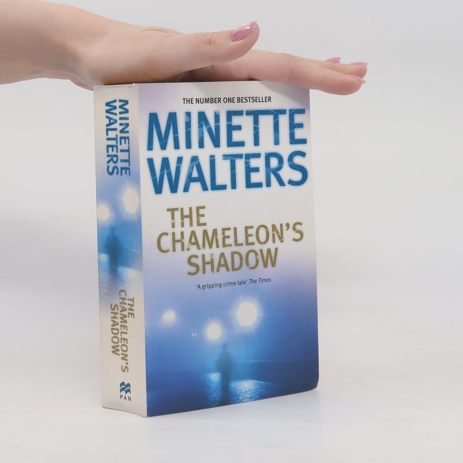 Minette Walter The chameleon's shadow