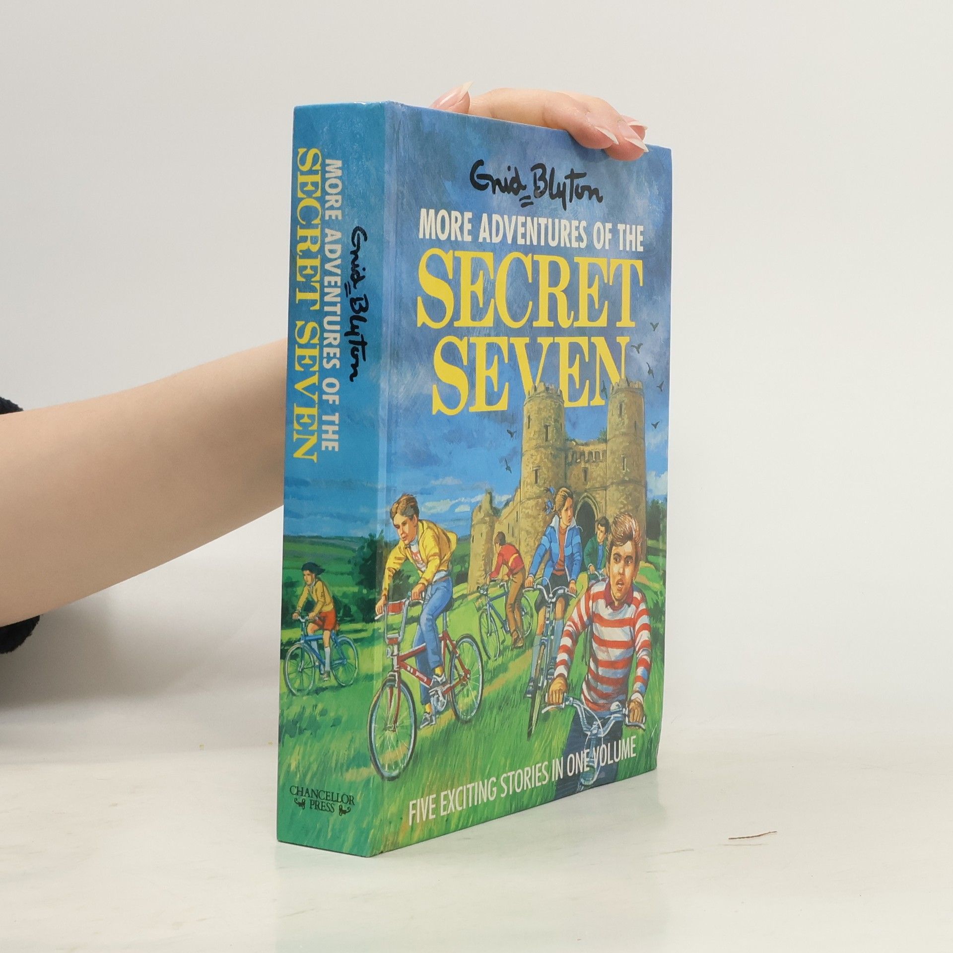 Enid Blyton More Adventures of The Secret Seven. Five exciting stories in one volume