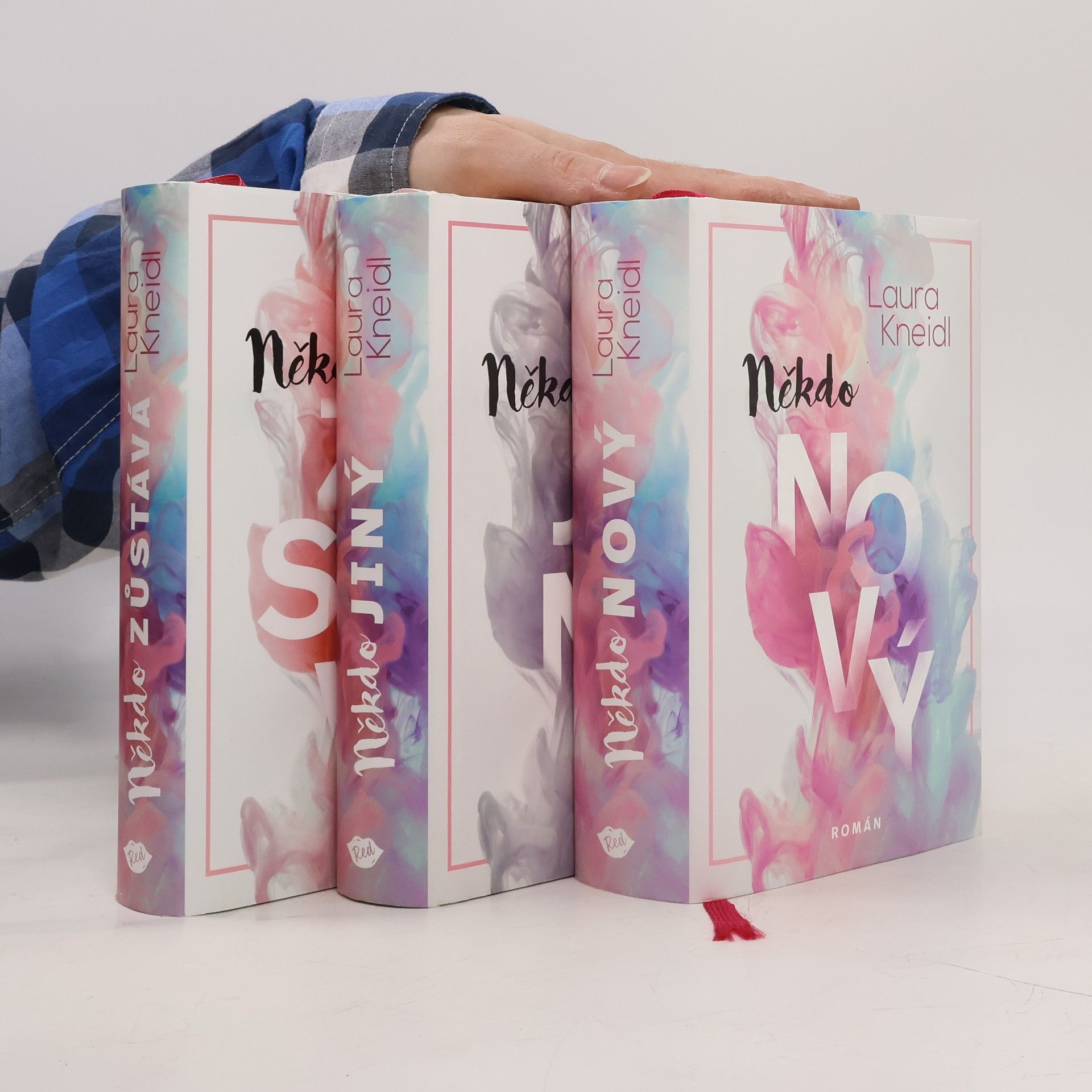 Laura Kneidl Někdo 1-3