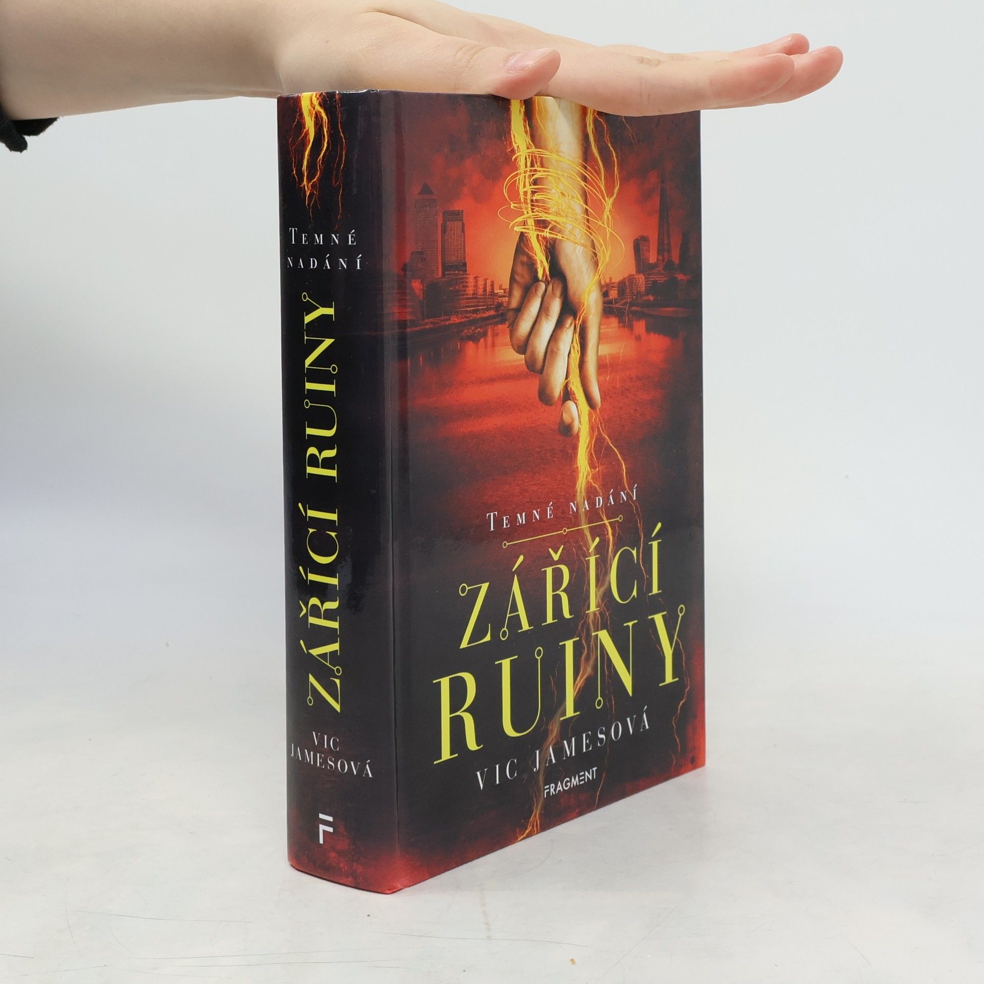 Vic James Zářící ruiny