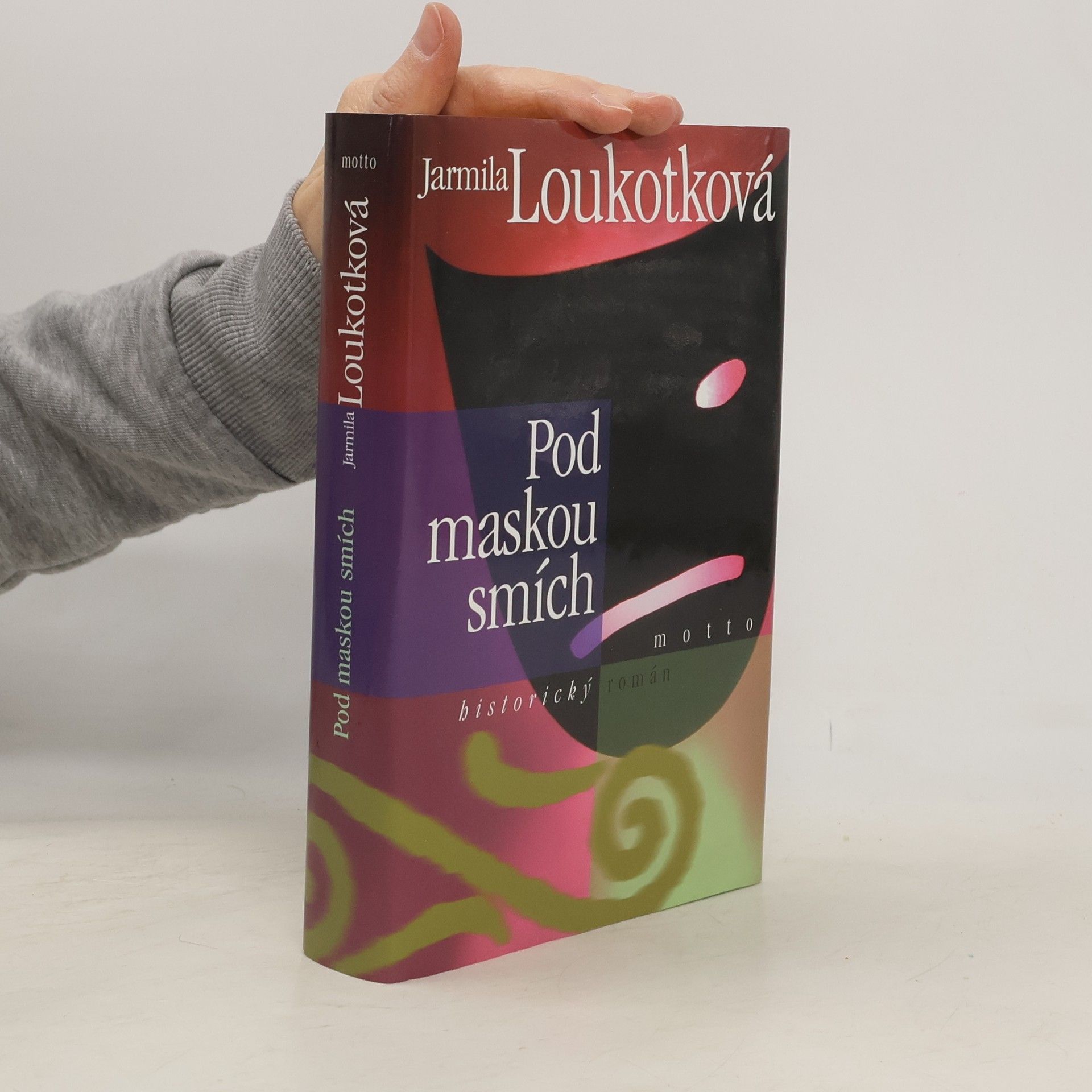 Jarmila Loukotková Pod maskou smích