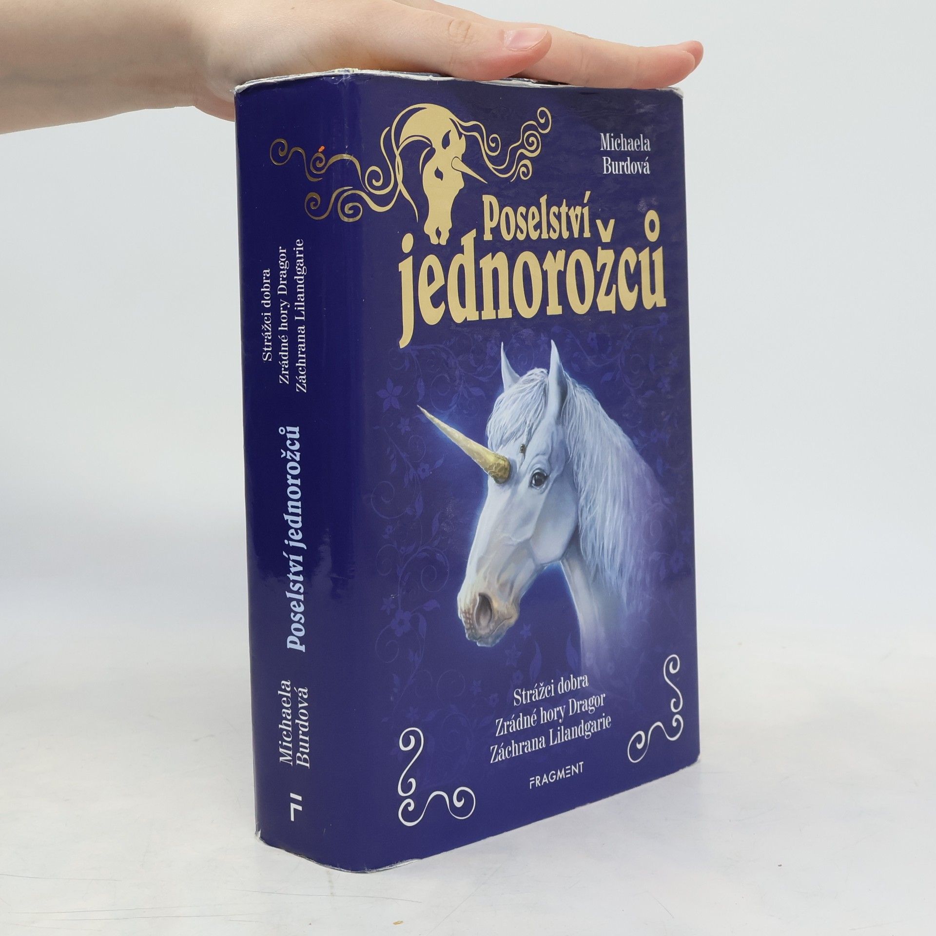 Michaela Burdová Poselství jednorožců. Strážci dobra. Zrádné hory Dragor. Záchrana Lilandgarie. 1. - 3. díl