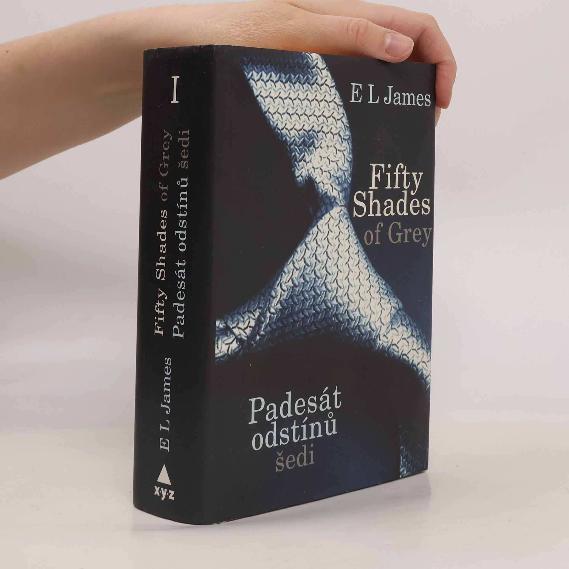 E. L. James Padesát odstínů šedi