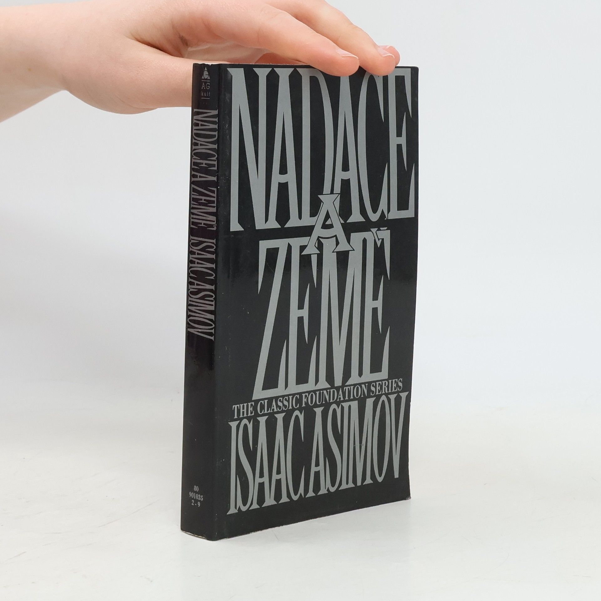 Isaac Asimov Nadace a Země