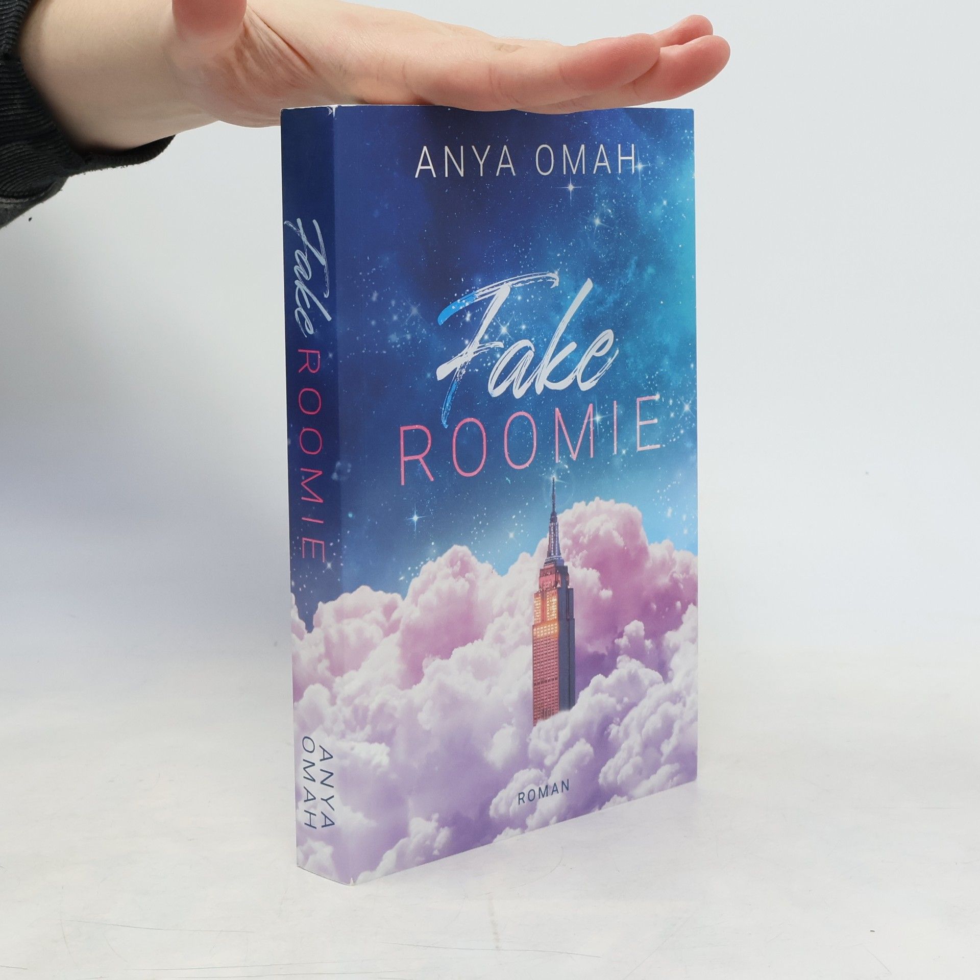 Anya Omah Fake Roomie