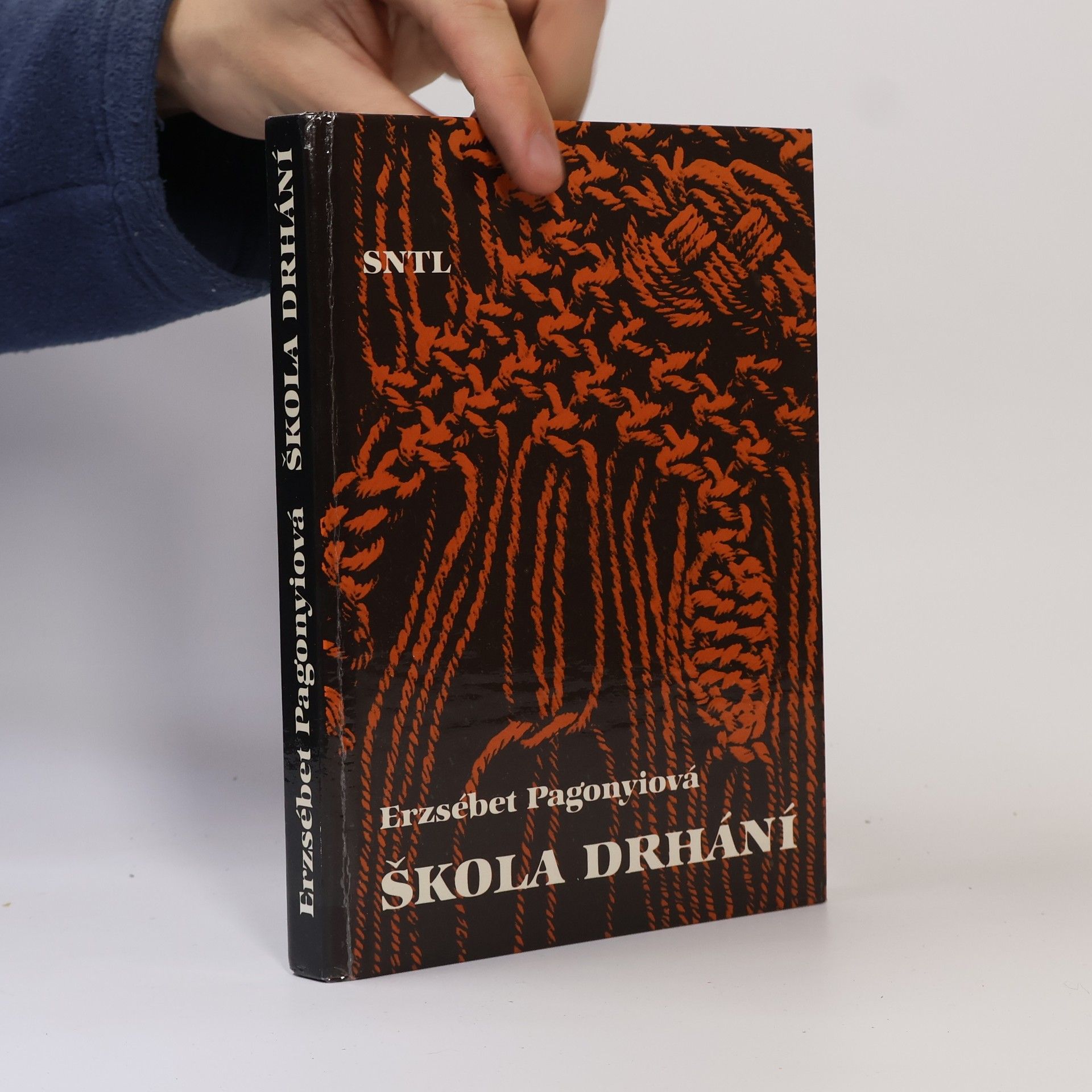 Erzsébet Pagonyi Škola drhání