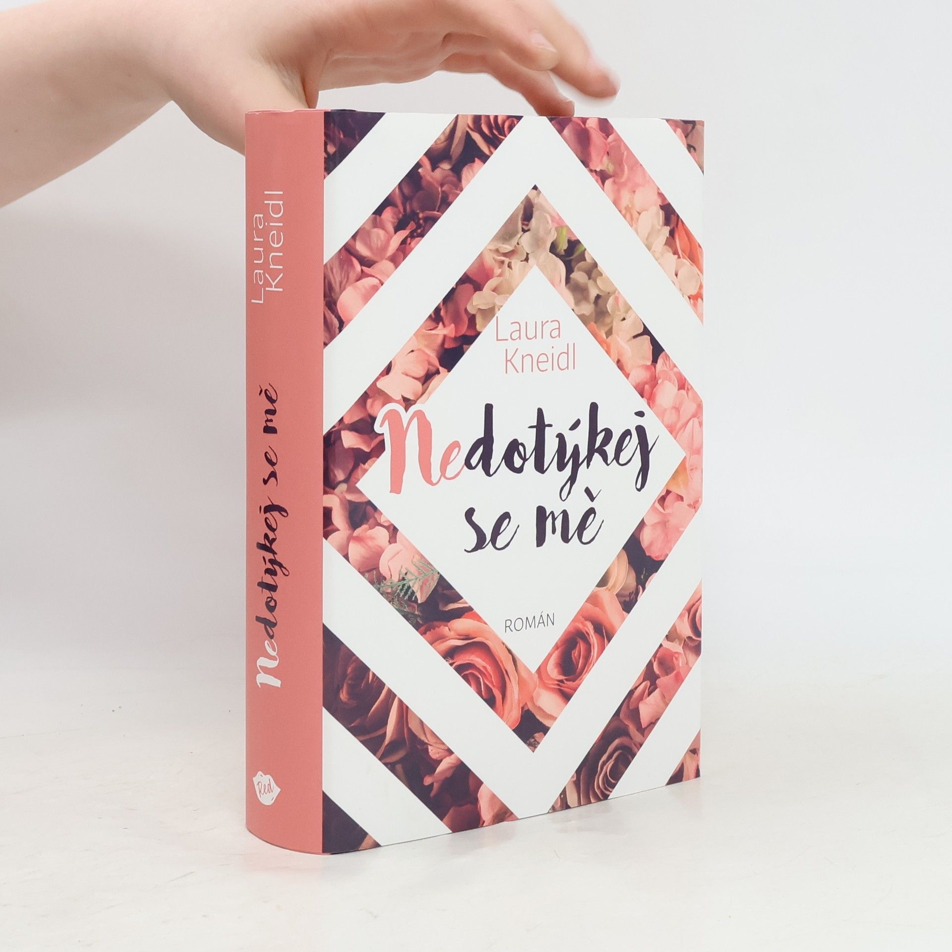 Laura Kneidl Nedotýkej se mě