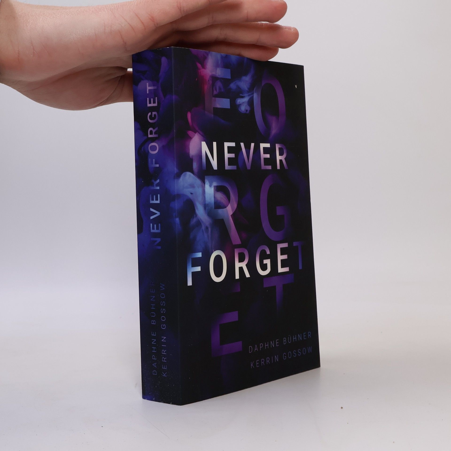 Daphne Bühner Never Forget