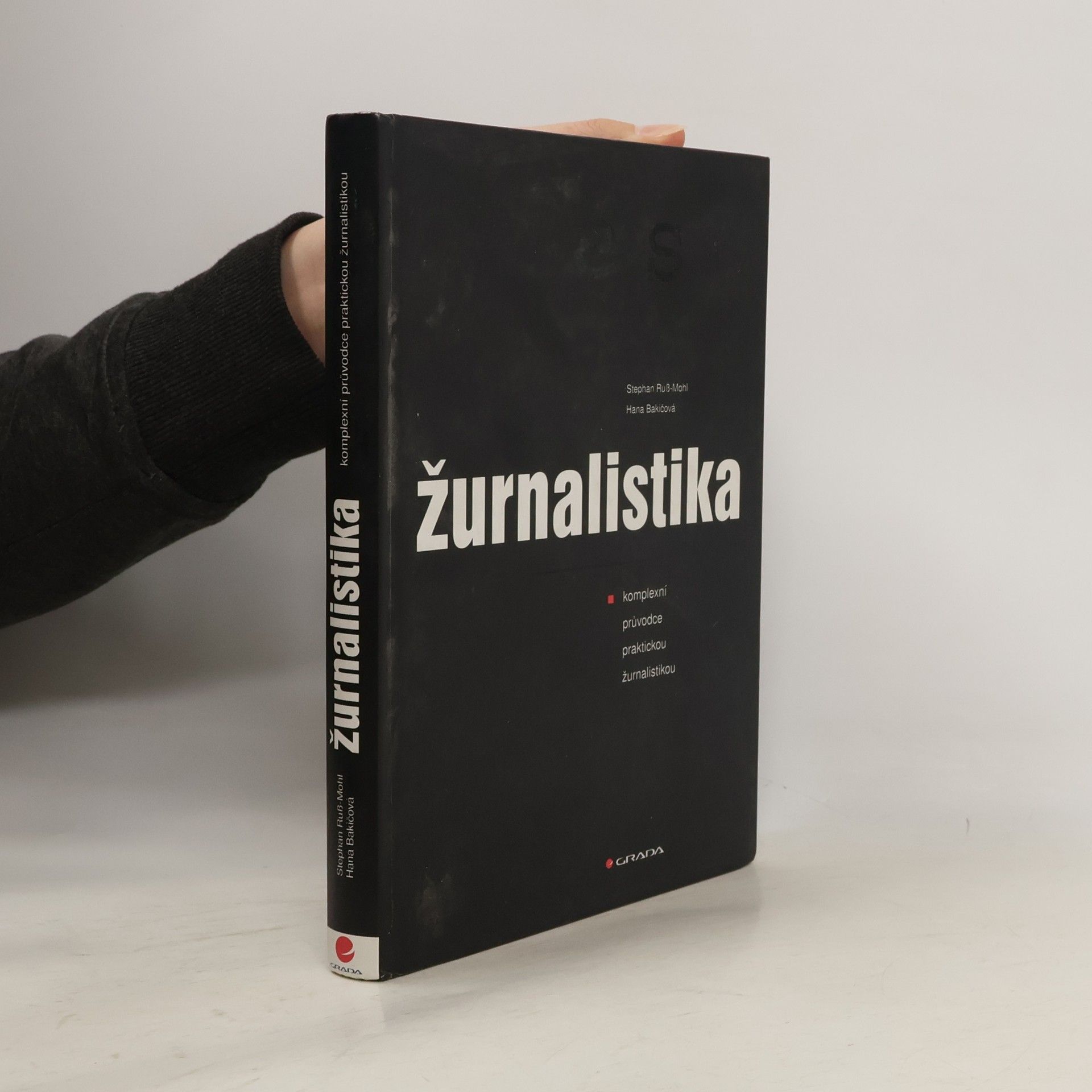 Stephan Ruß-Mohl Žurnalistika : komplexní průvodce praktickou žurnalistikou