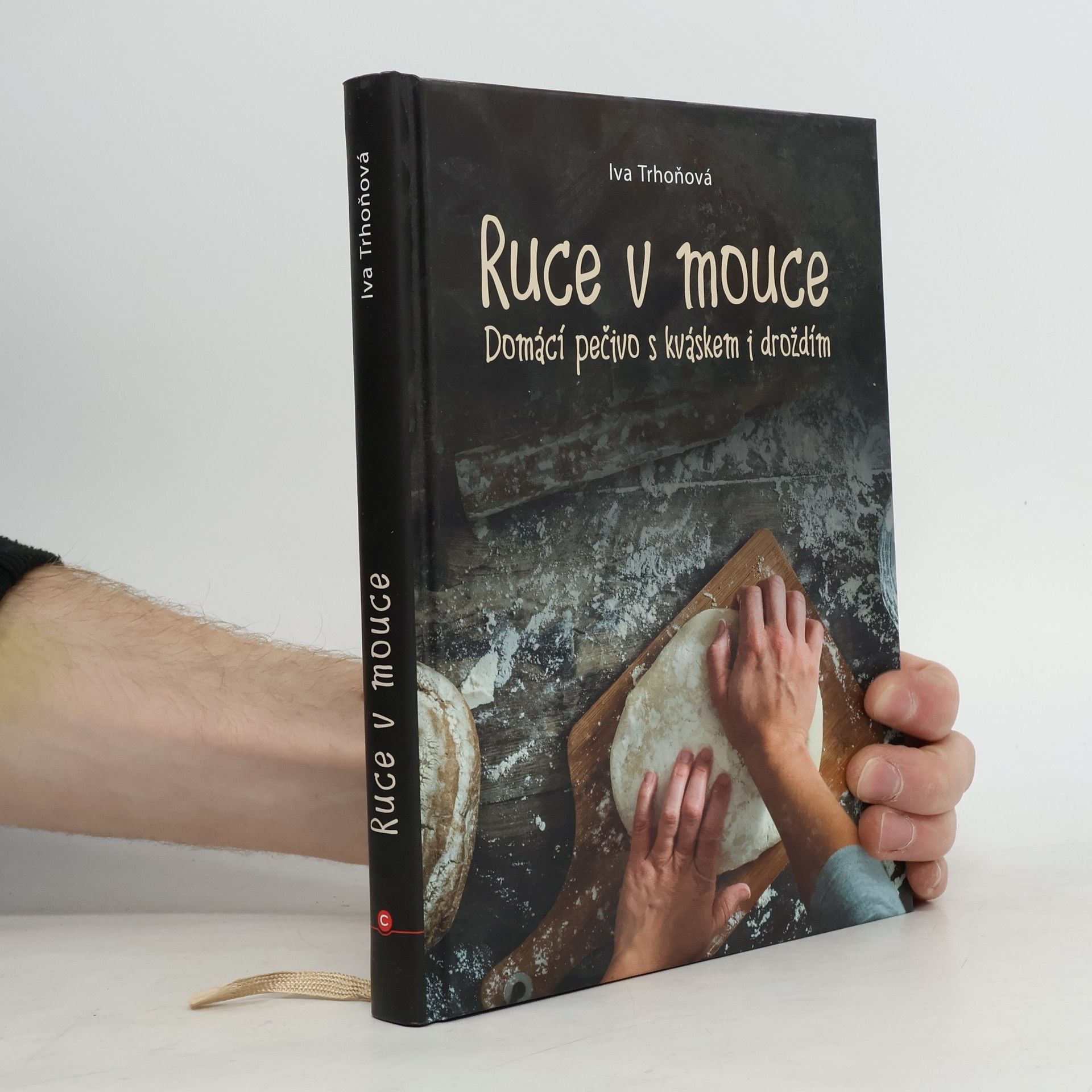 Iva Trhoňová Ruce v mouce
