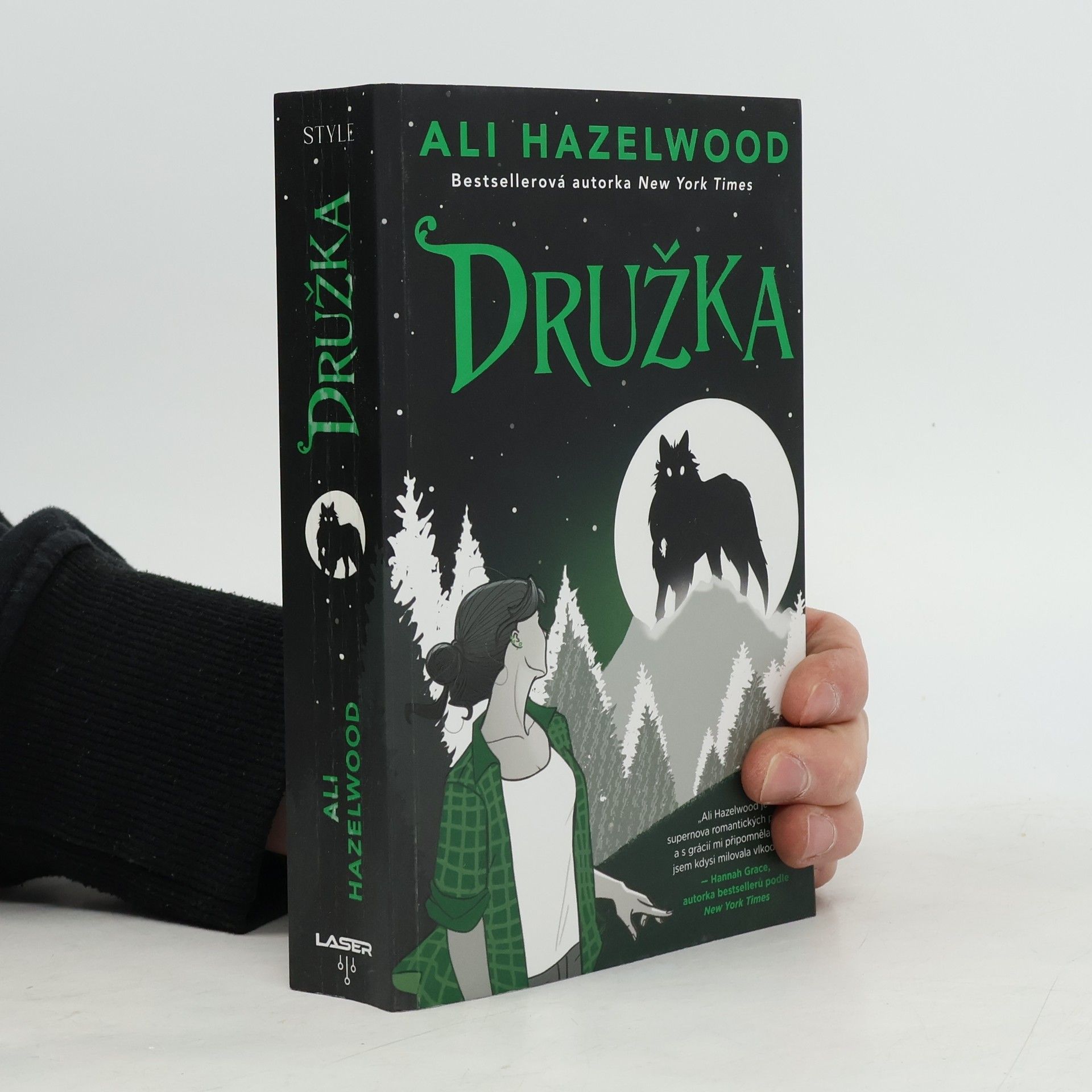 Ali Hazelwood Družka