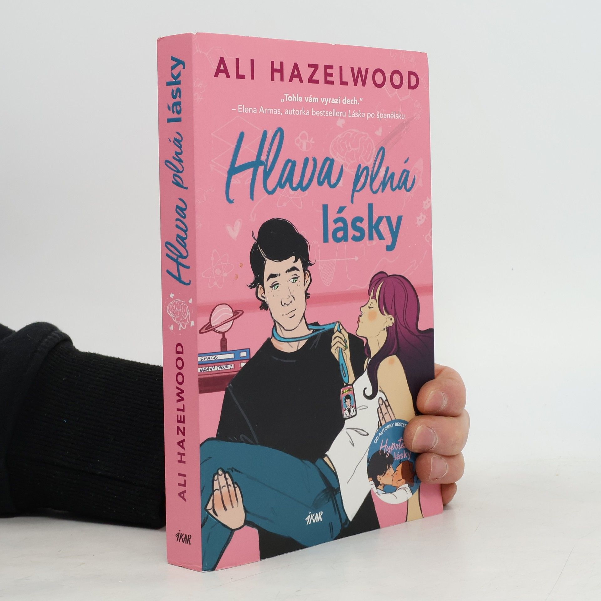 Ali Hazelwood Hlava plná lásky