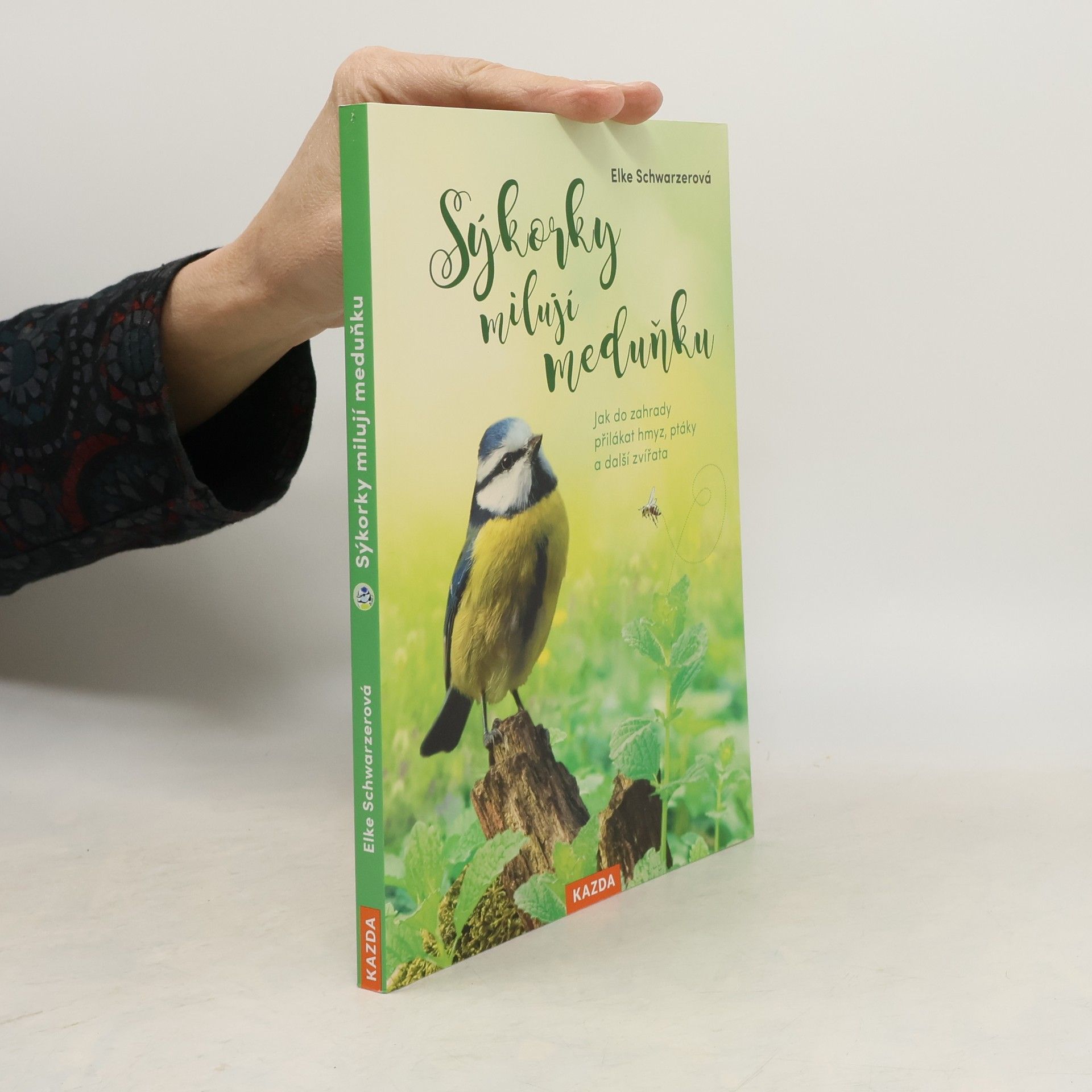 Elke Schwarzer Sýkorky milují meduňku : jak do zahrady přilákat hmyz, ptáky a další zvířata