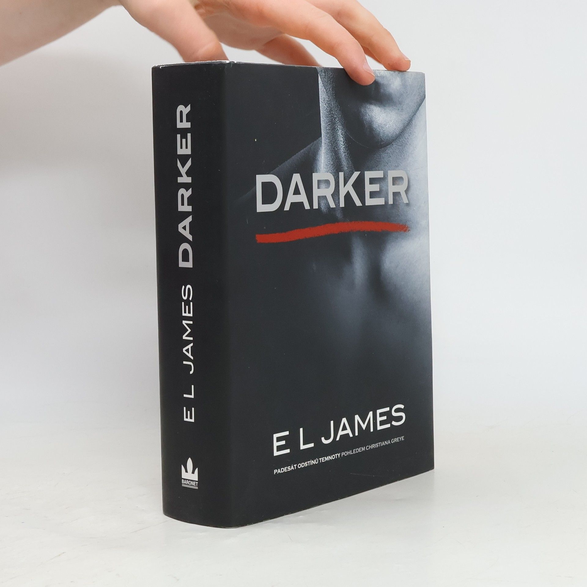 E. L. James Darker. Padesát odstínů temnoty pohledem Christiana Greye