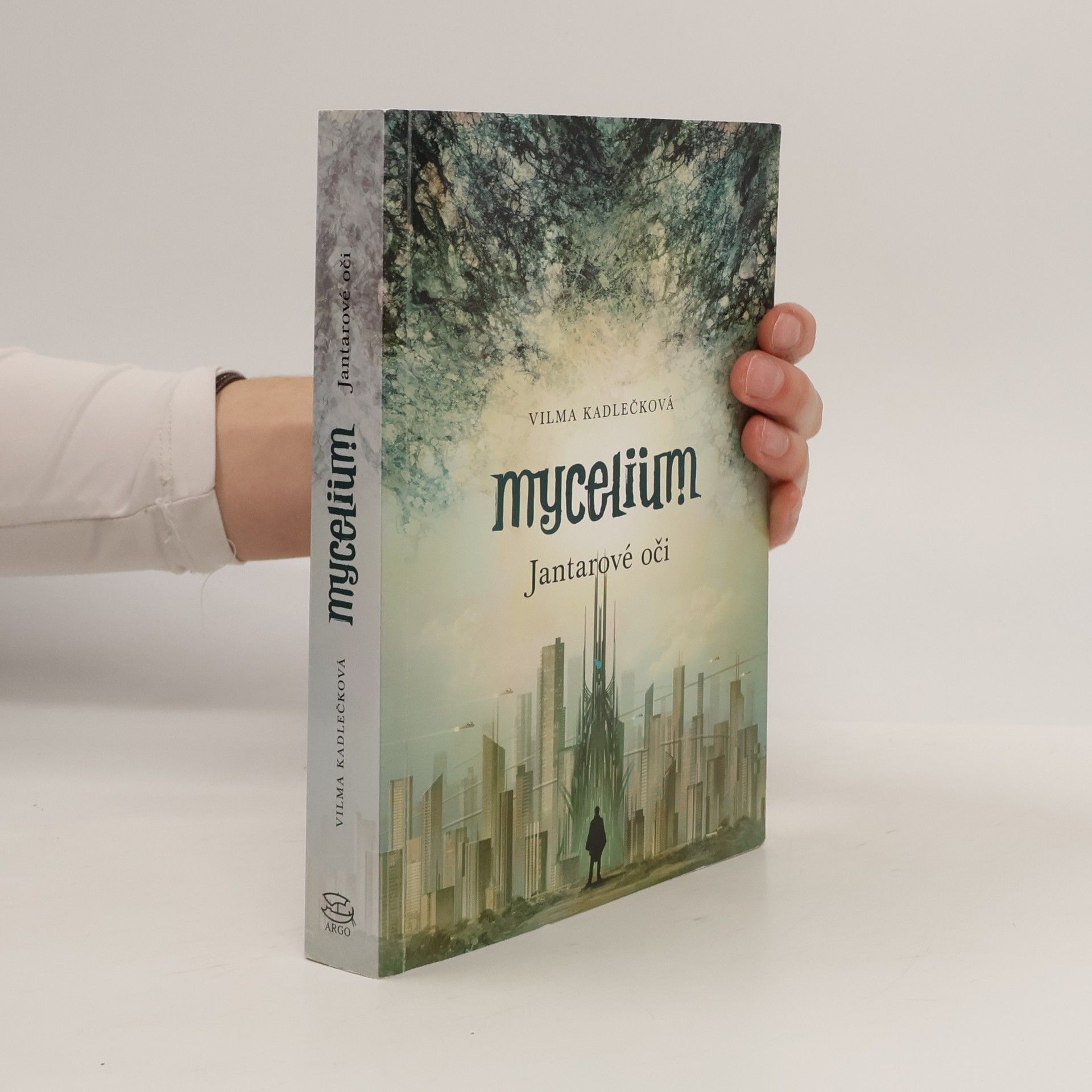 Mycelium. Jantarové oči